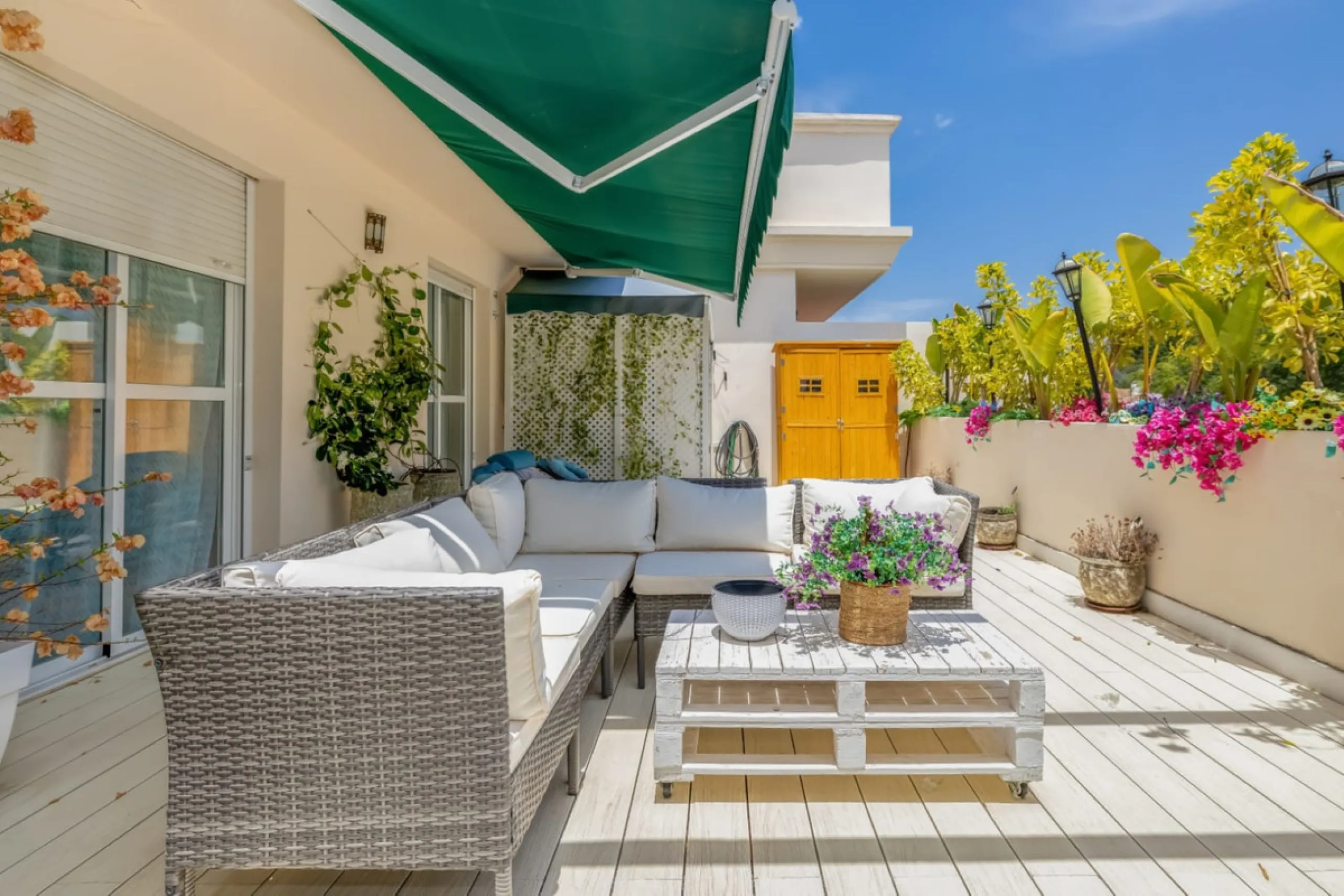 Apartment - Middle Floor Apartment в продаже в Marbella, Málaga. В доме 2 спален и 2 ванных комнат. Площадь дома 150 м²