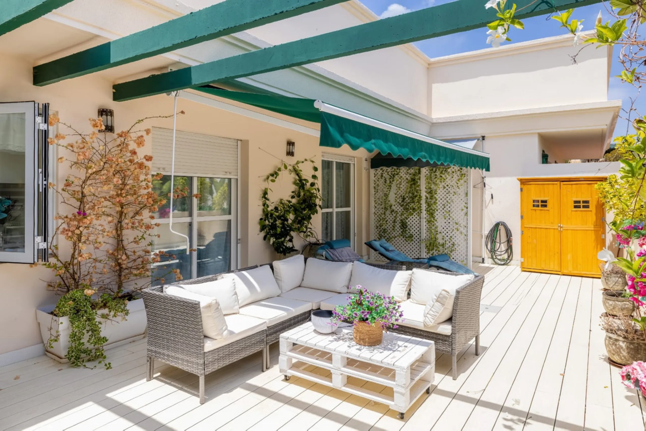 Apartment - Middle Floor Apartment в продаже в Marbella, Málaga. В доме 2 спален и 2 ванных комнат. Площадь дома 150 м²