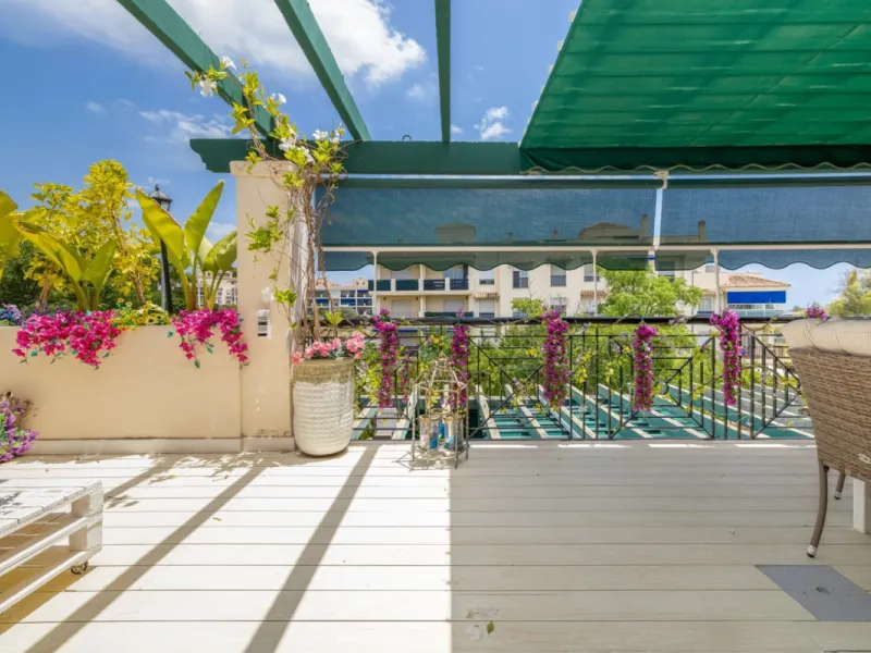 Apartment - Middle Floor Apartment в продаже в Marbella, Málaga. В доме 2 спален и 2 ванных комнат. Площадь дома 150 м²