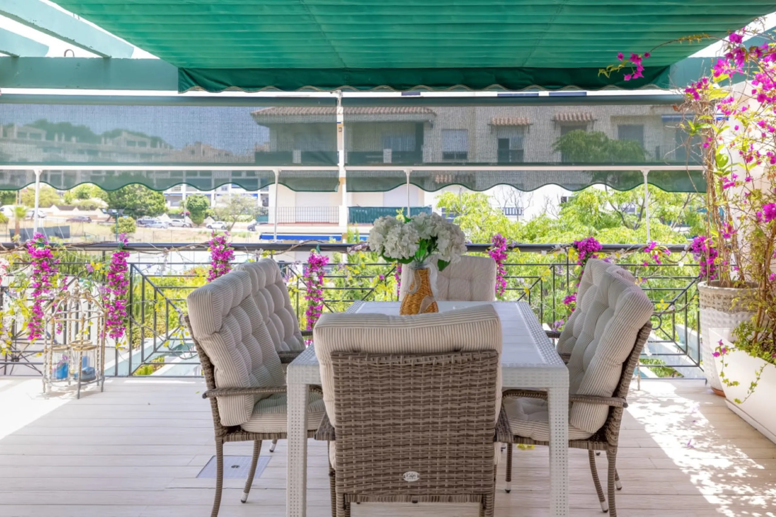 Apartment - Middle Floor Apartment в продаже в Marbella, Málaga. В доме 2 спален и 2 ванных комнат. Площадь дома 150 м²