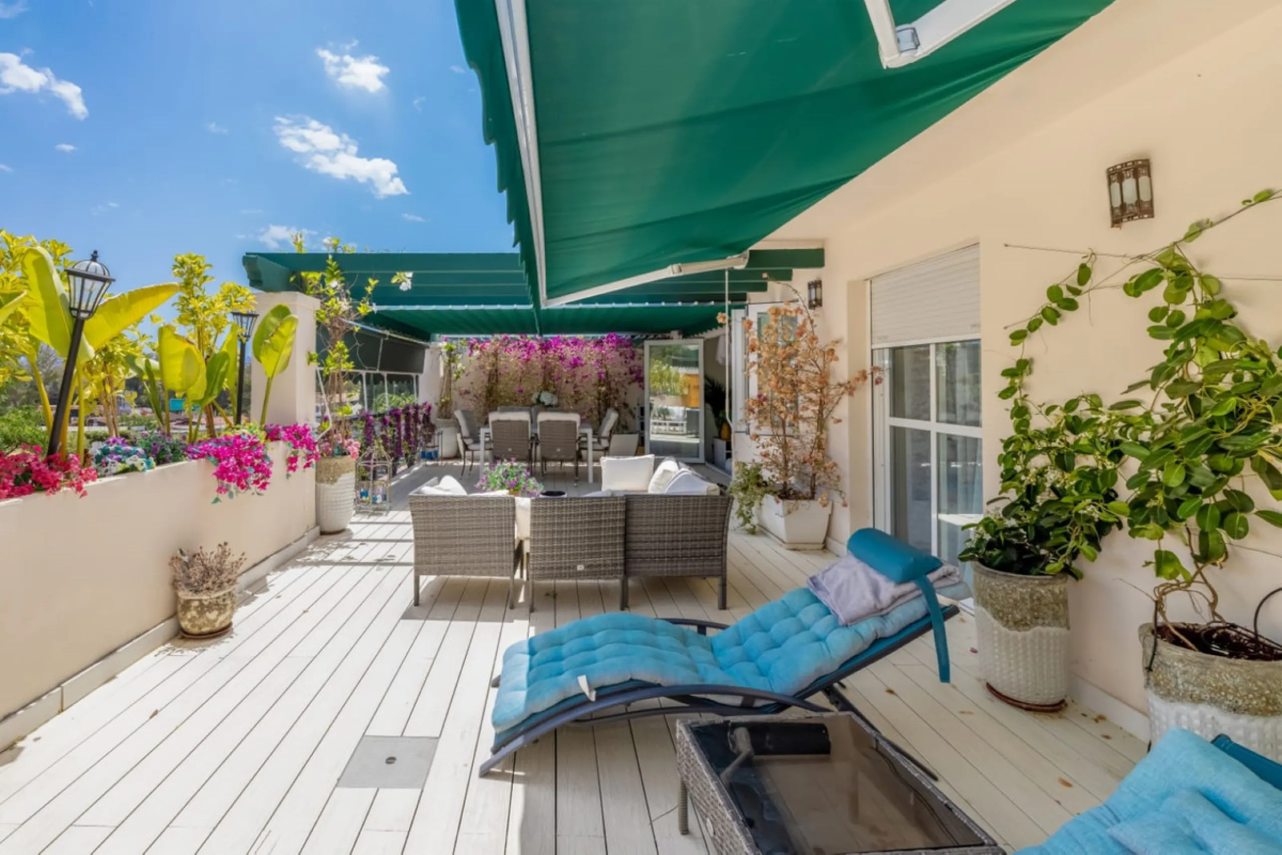 Apartment - Middle Floor Apartment в продаже в Marbella, Málaga. В доме 2 спален и 2 ванных комнат. Площадь дома 150 м²