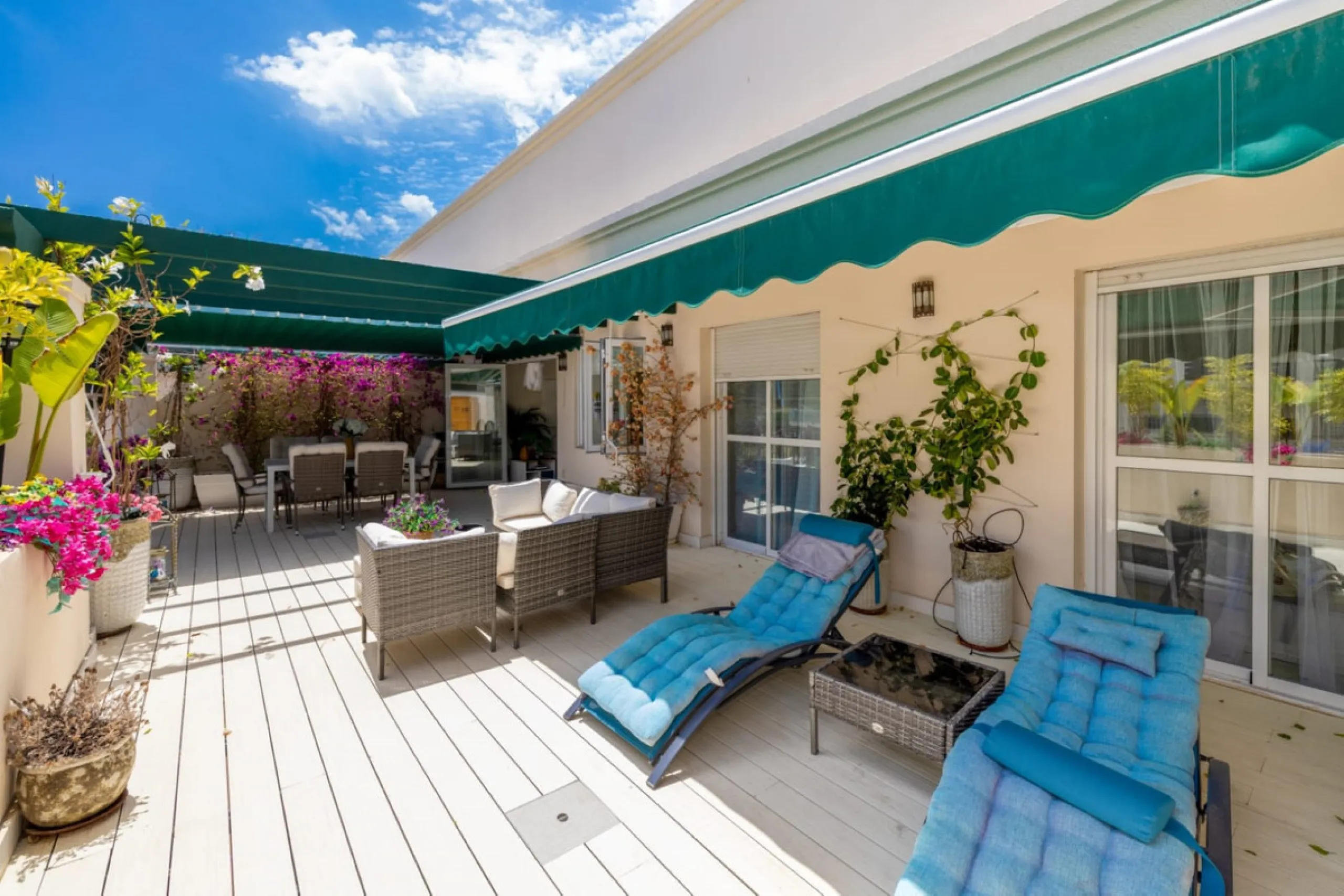 Apartment - Middle Floor Apartment в продаже в Marbella, Málaga. В доме 2 спален и 2 ванных комнат. Площадь дома 150 м²