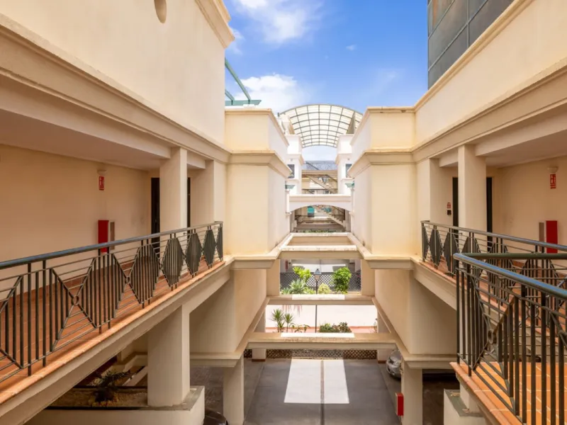 Apartment - Middle Floor Apartment в продаже в Marbella, Málaga. В доме 2 спален и 2 ванных комнат. Площадь дома 150 м²