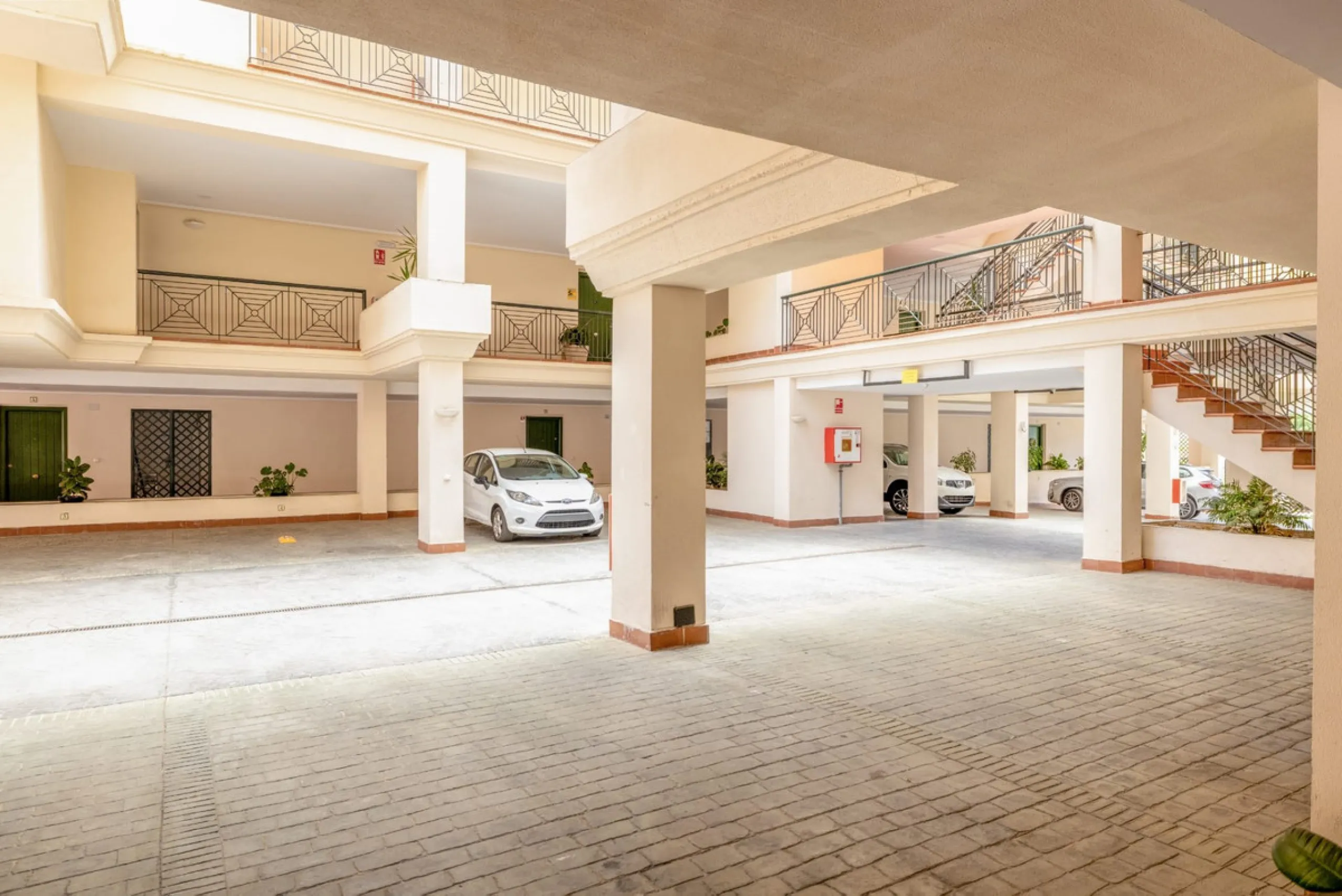 Apartment - Middle Floor Apartment в продаже в Marbella, Málaga. В доме 2 спален и 2 ванных комнат. Площадь дома 150 м²