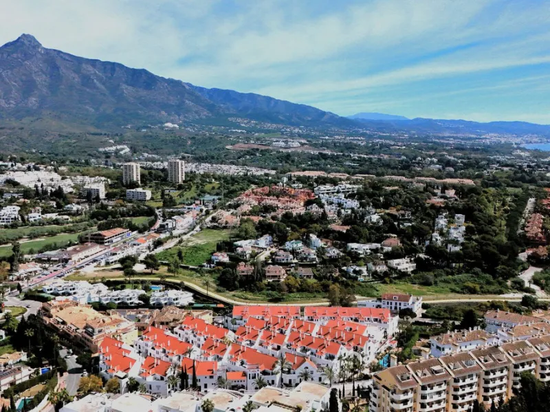 Apartment - Middle Floor Apartment в продаже в Marbella, Málaga. В доме 3 спален и 2 ванных комнат. Площадь дома 131 м²