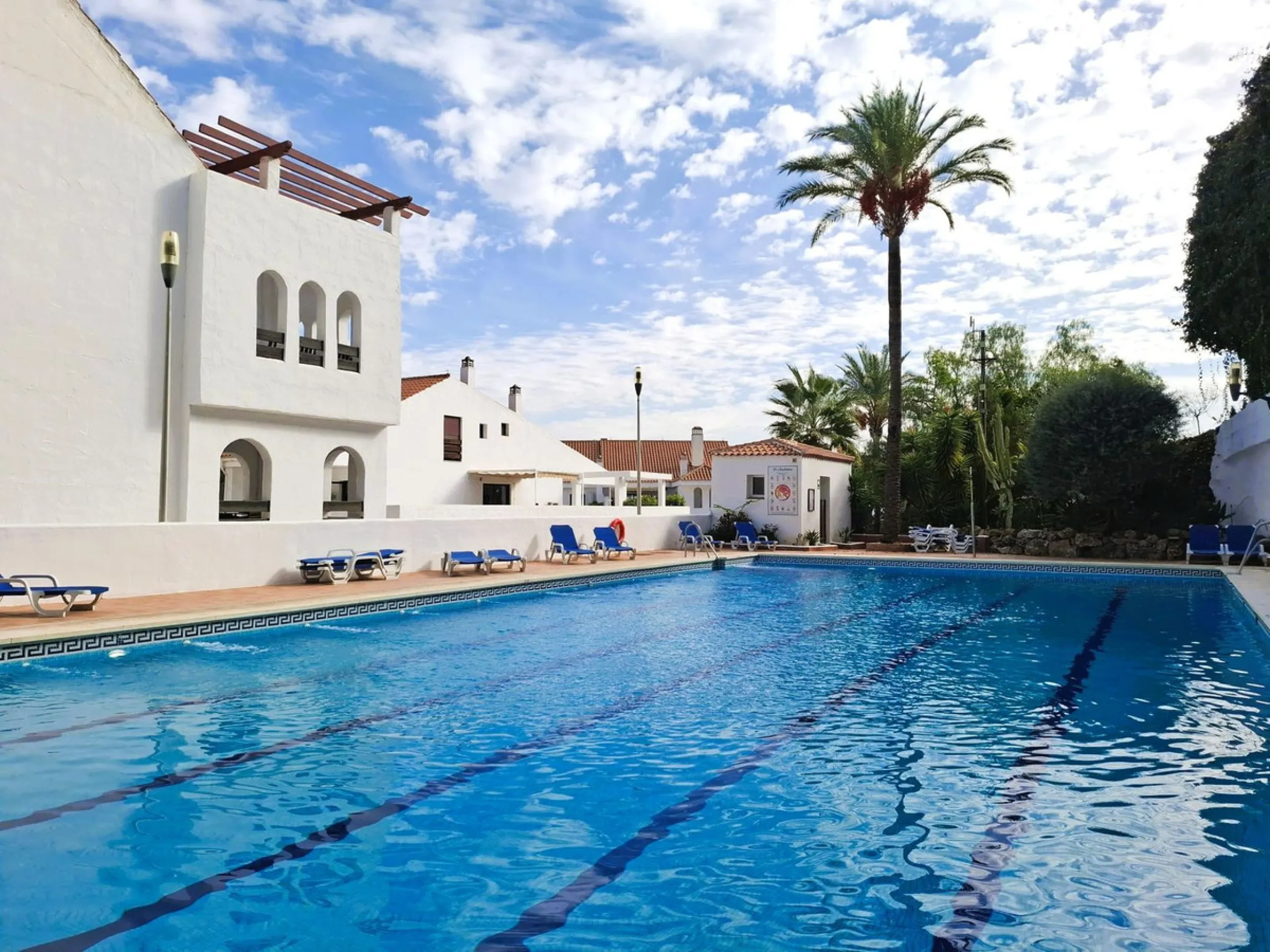 Apartment - Middle Floor Apartment в продаже в Marbella, Málaga. В доме 3 спален и 2 ванных комнат. Площадь дома 131 м²