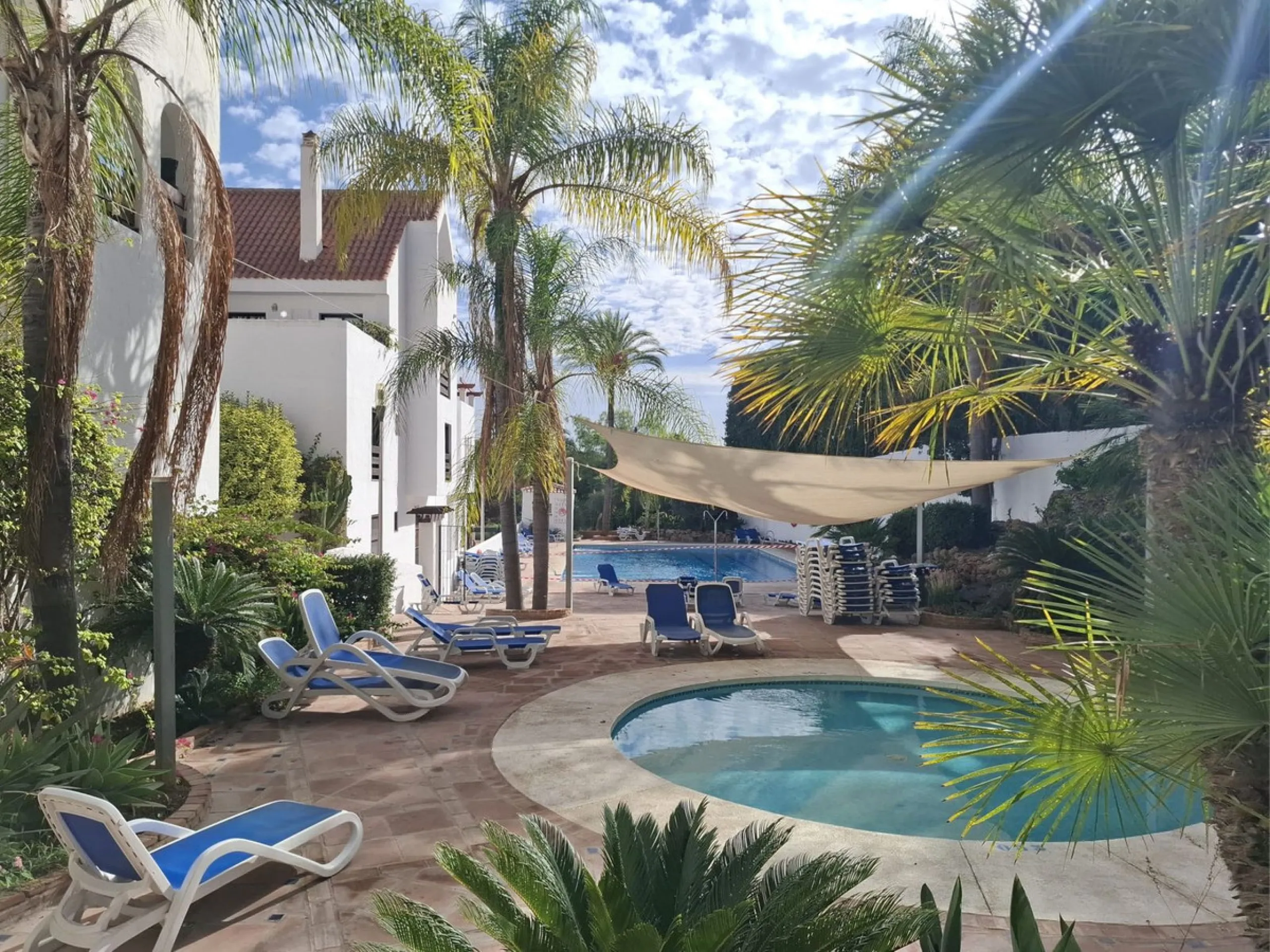 Apartment - Middle Floor Apartment в продаже в Marbella, Málaga. В доме 3 спален и 2 ванных комнат. Площадь дома 131 м²