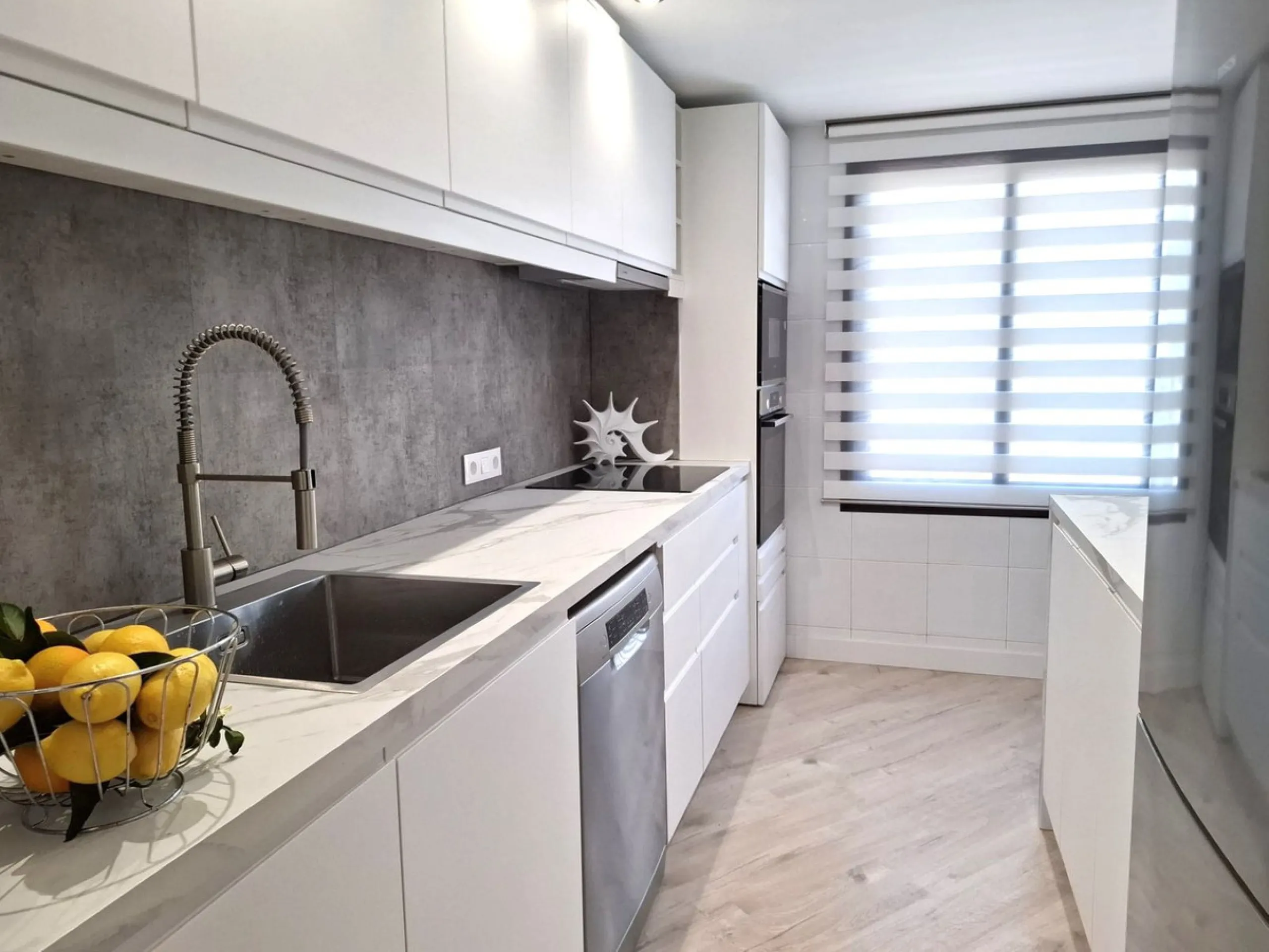 Apartment - Middle Floor Apartment в продаже в Marbella, Málaga. В доме 3 спален и 2 ванных комнат. Площадь дома 131 м²