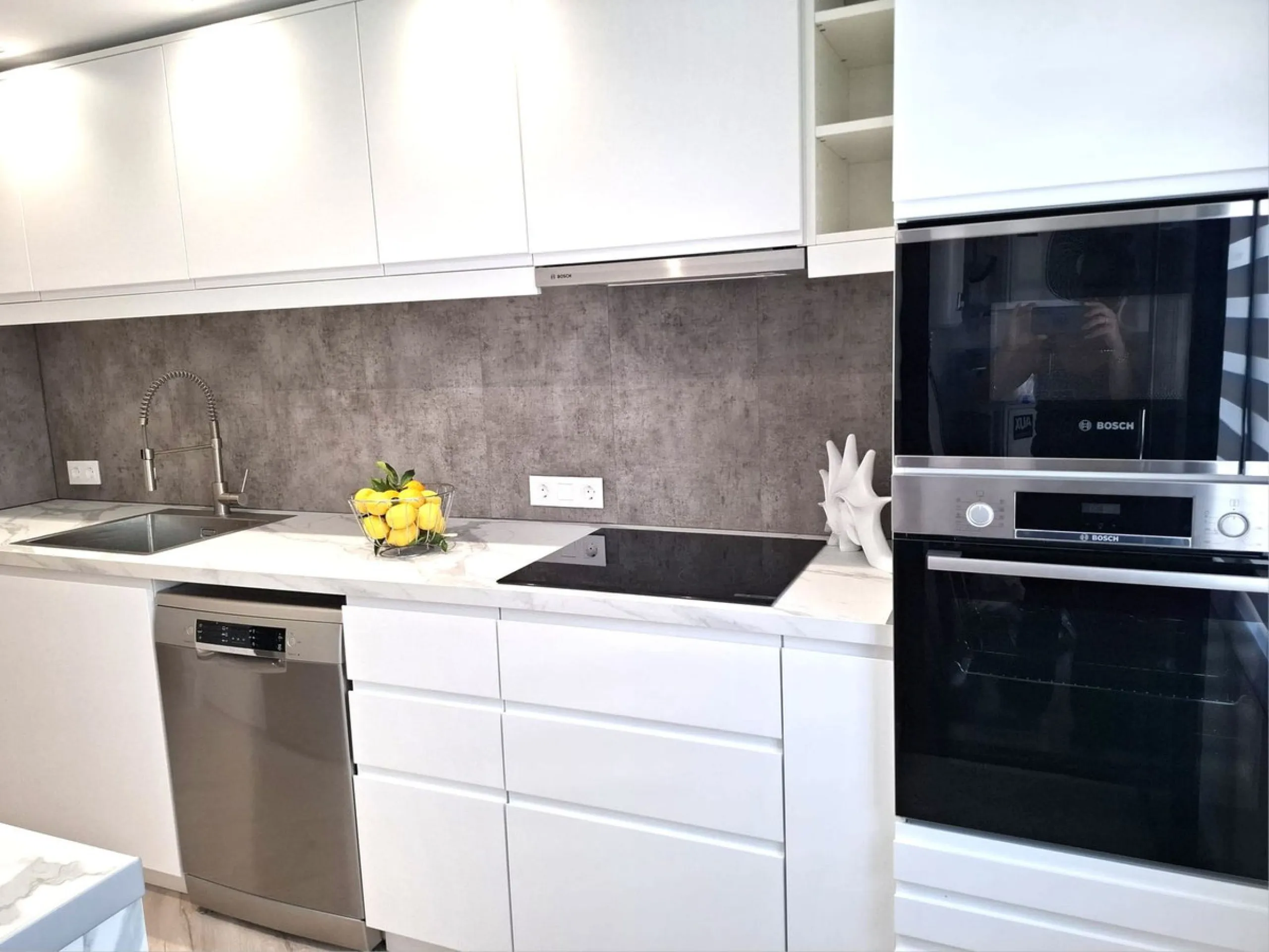 Apartment - Middle Floor Apartment в продаже в Marbella, Málaga. В доме 3 спален и 2 ванных комнат. Площадь дома 131 м²