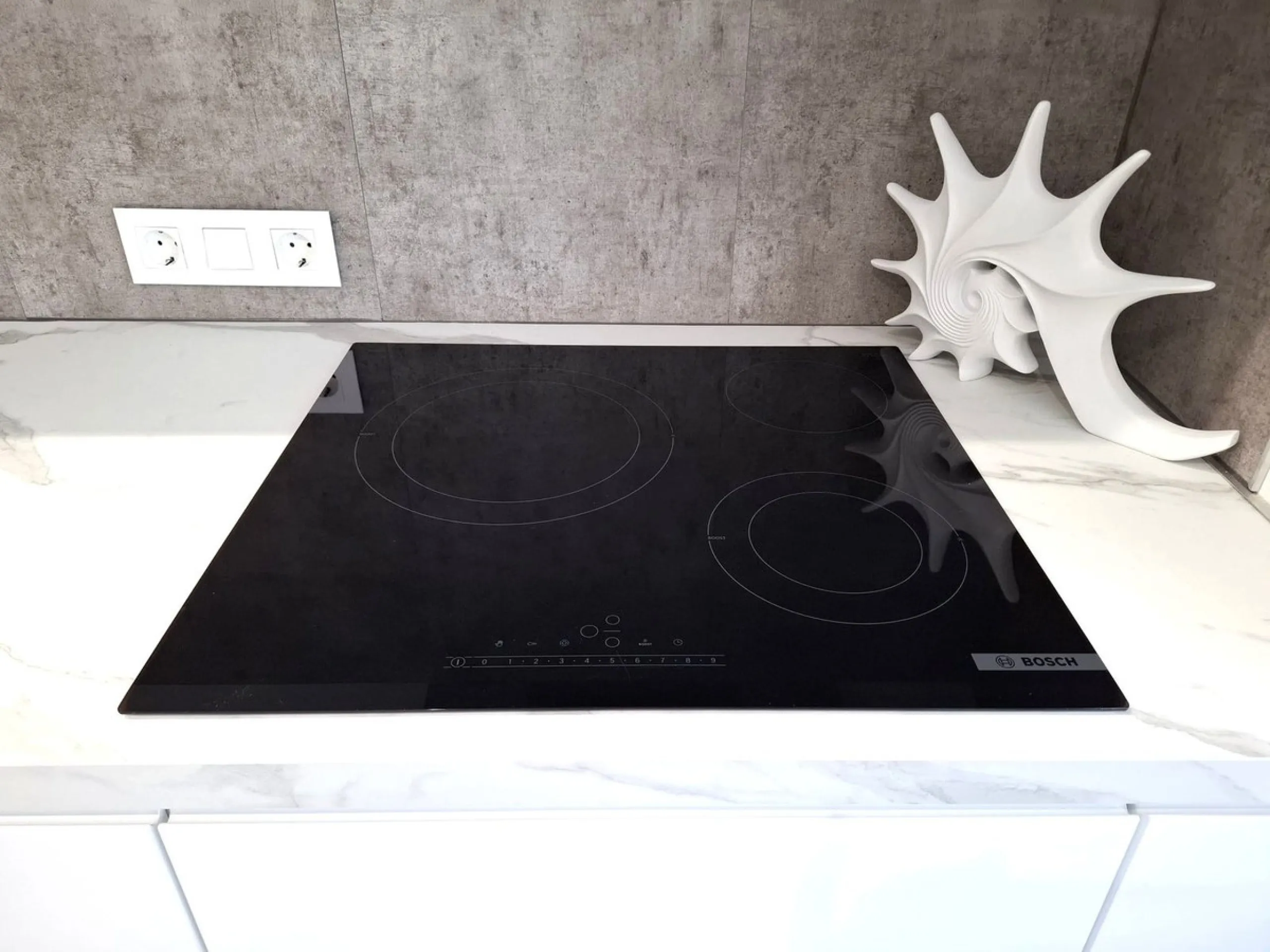 Apartment - Middle Floor Apartment в продаже в Marbella, Málaga. В доме 3 спален и 2 ванных комнат. Площадь дома 131 м²