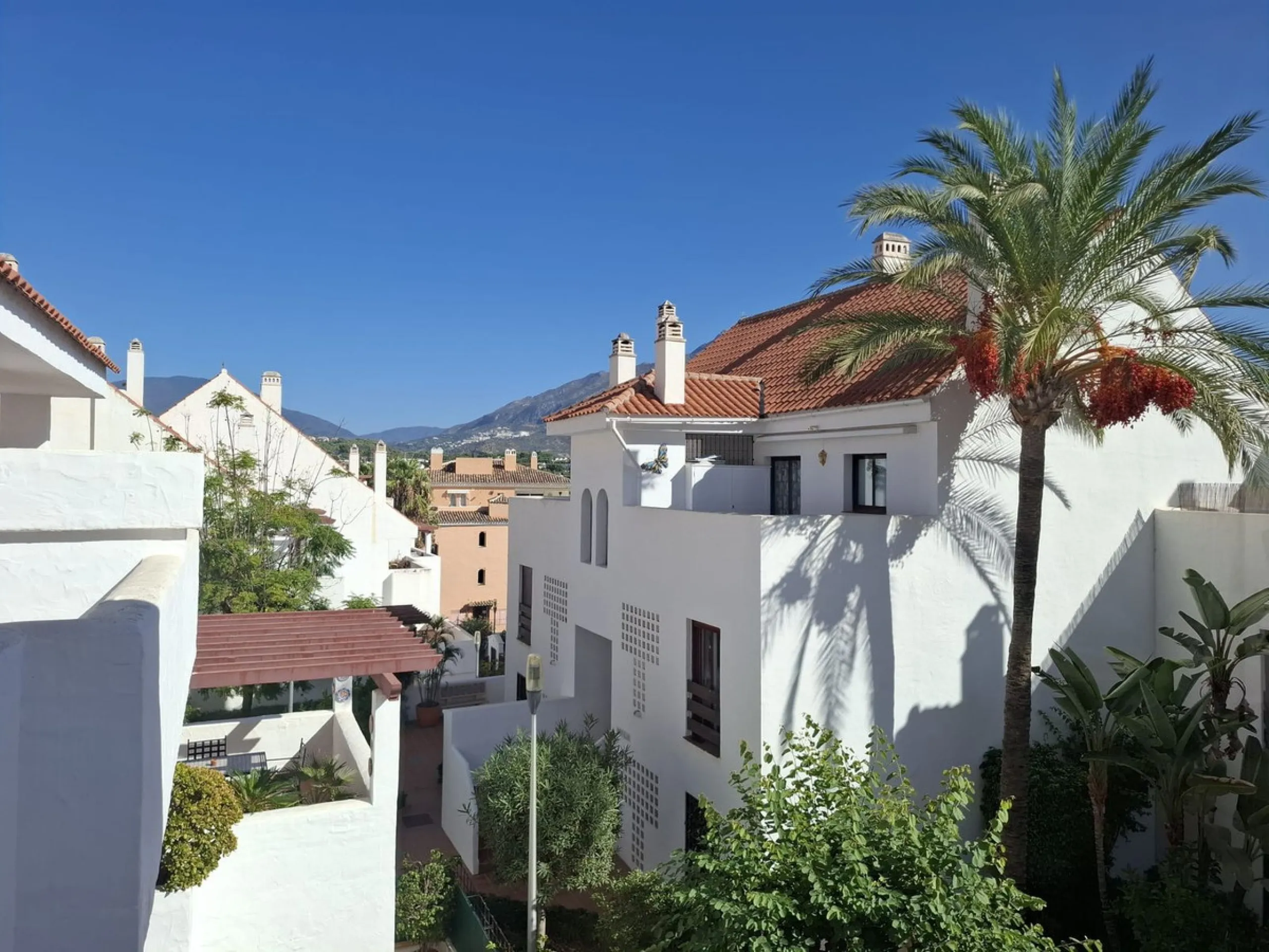 Apartment - Middle Floor Apartment в продаже в Marbella, Málaga. В доме 3 спален и 2 ванных комнат. Площадь дома 131 м²
