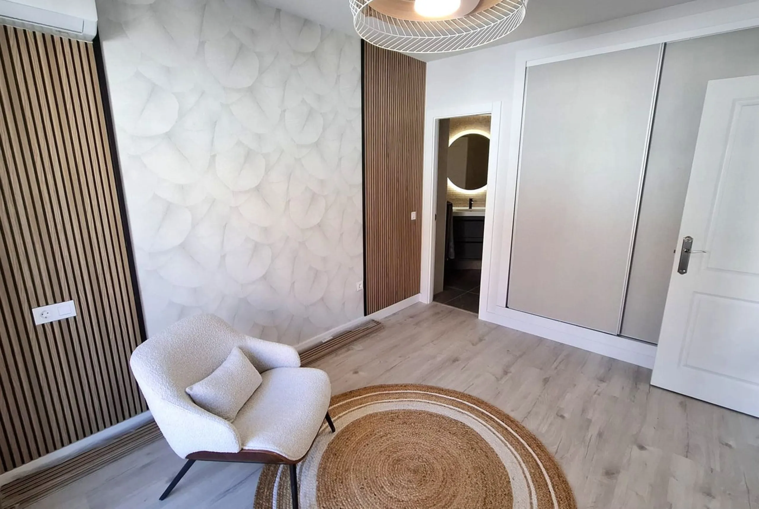 Apartment - Middle Floor Apartment в продаже в Marbella, Málaga. В доме 3 спален и 2 ванных комнат. Площадь дома 131 м²