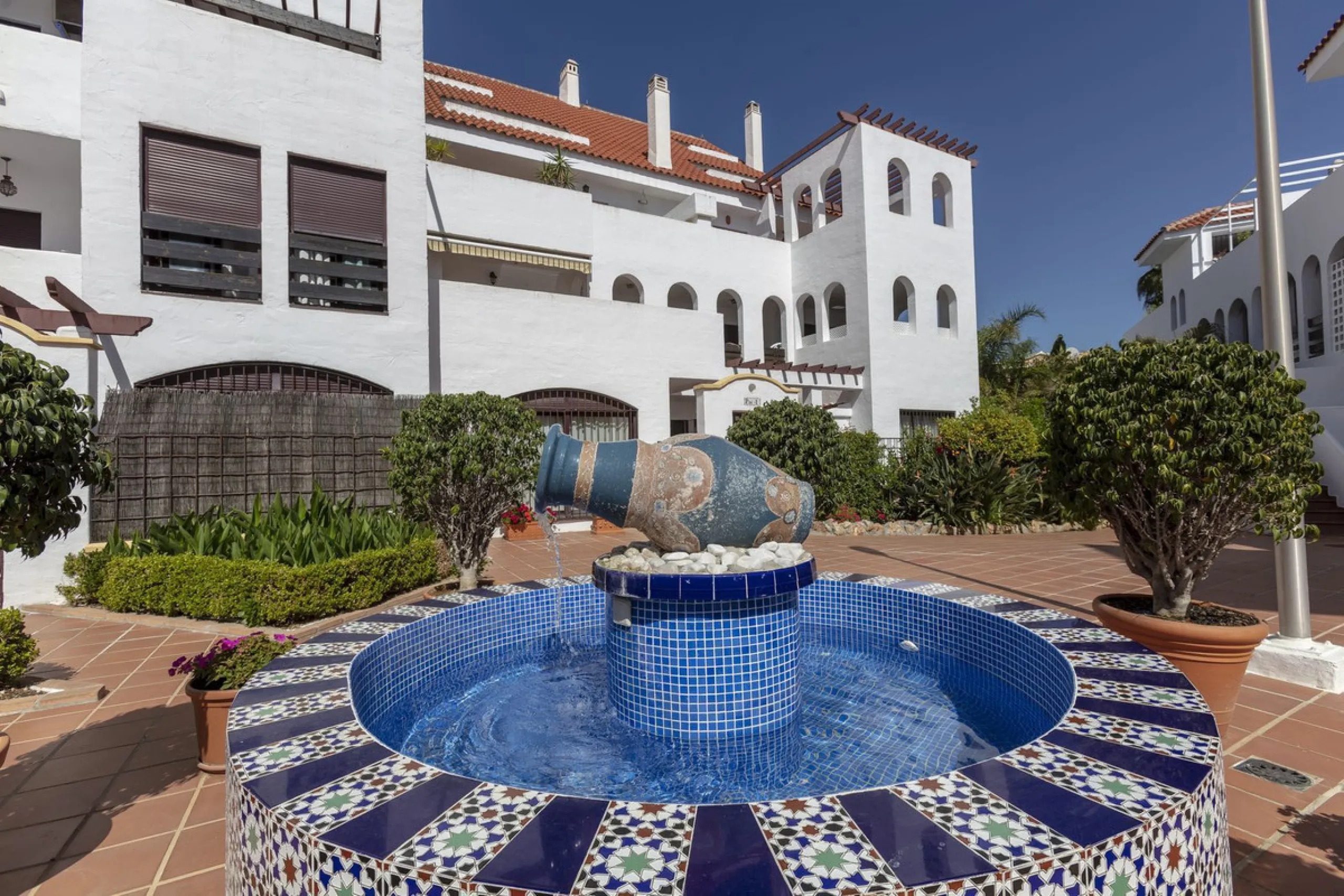 Apartment - Middle Floor Apartment в продаже в Marbella, Málaga. В доме 3 спален и 2 ванных комнат. Площадь дома 131 м²