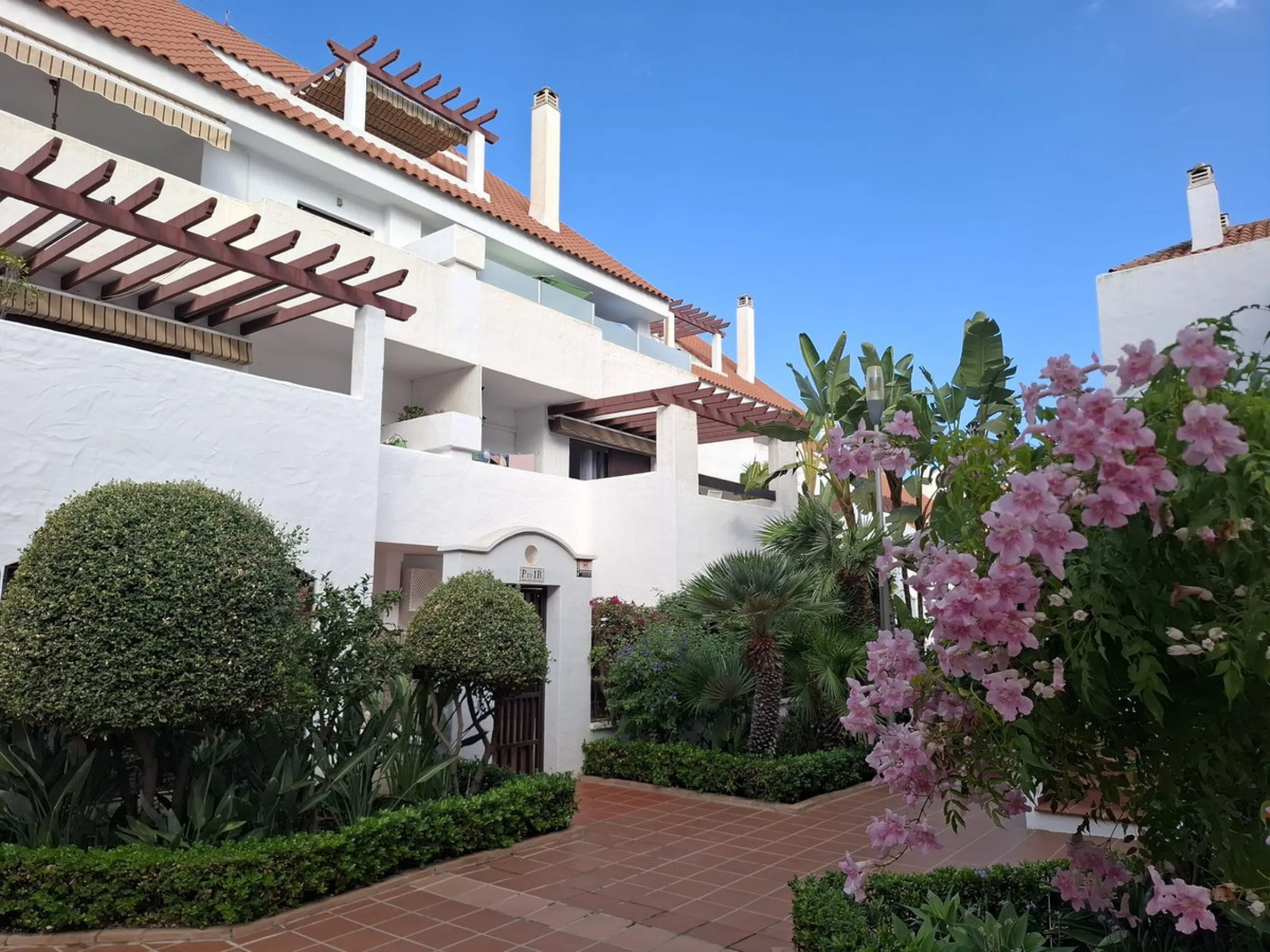 Apartment - Middle Floor Apartment в продаже в Marbella, Málaga. В доме 3 спален и 2 ванных комнат. Площадь дома 131 м²