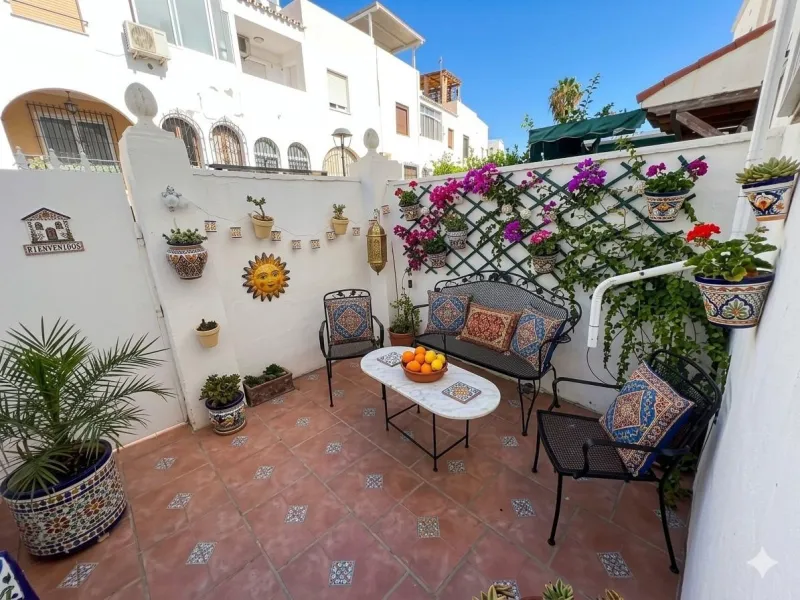 House - Semi-Detached House в продаже в La Colina, Málaga. В доме 4 спален и 3 ванных комнат. Площадь дома 210 м²