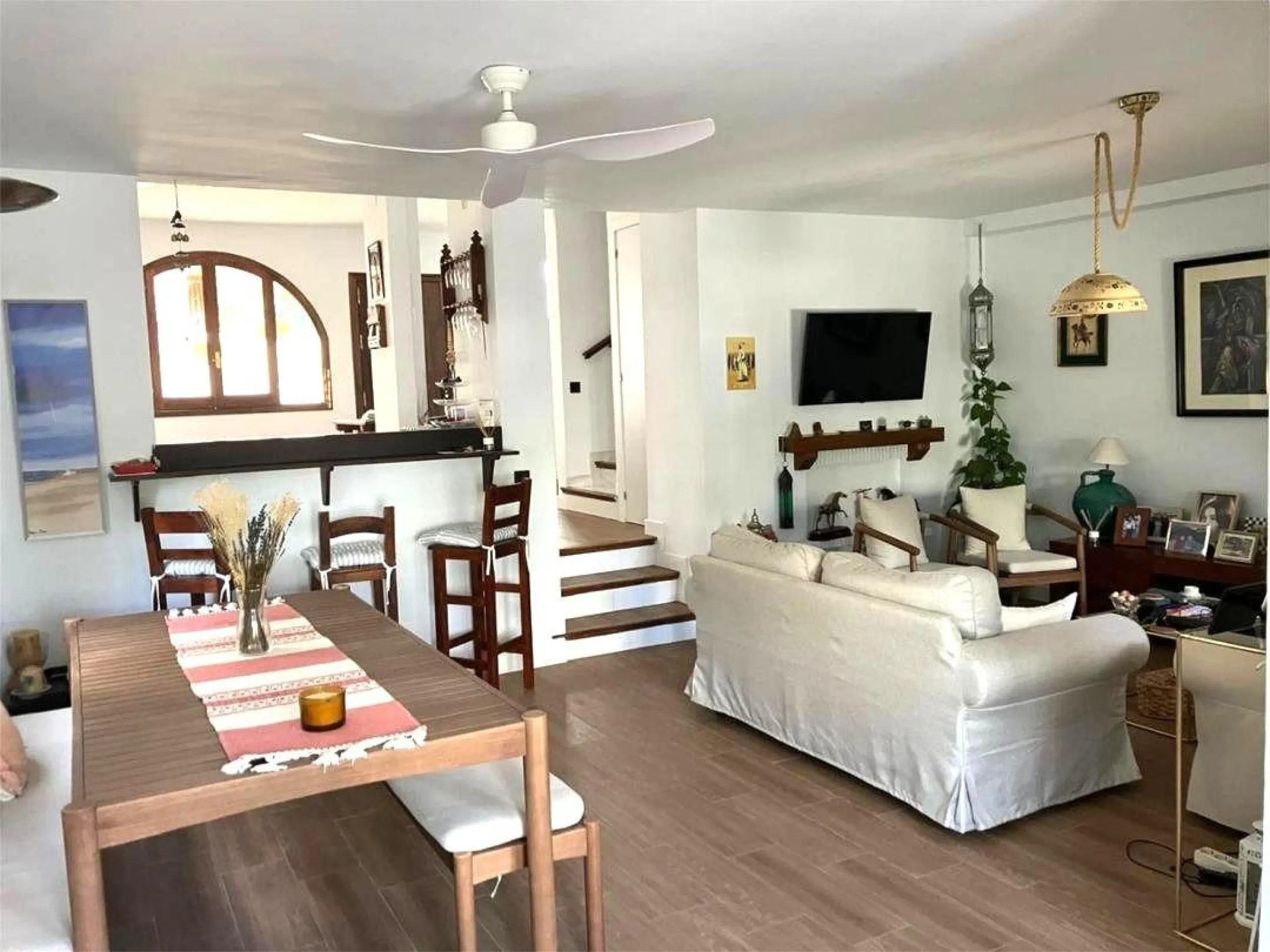 House - Semi-Detached House в продаже в La Colina, Málaga. В доме 4 спален и 3 ванных комнат. Площадь дома 210 м²