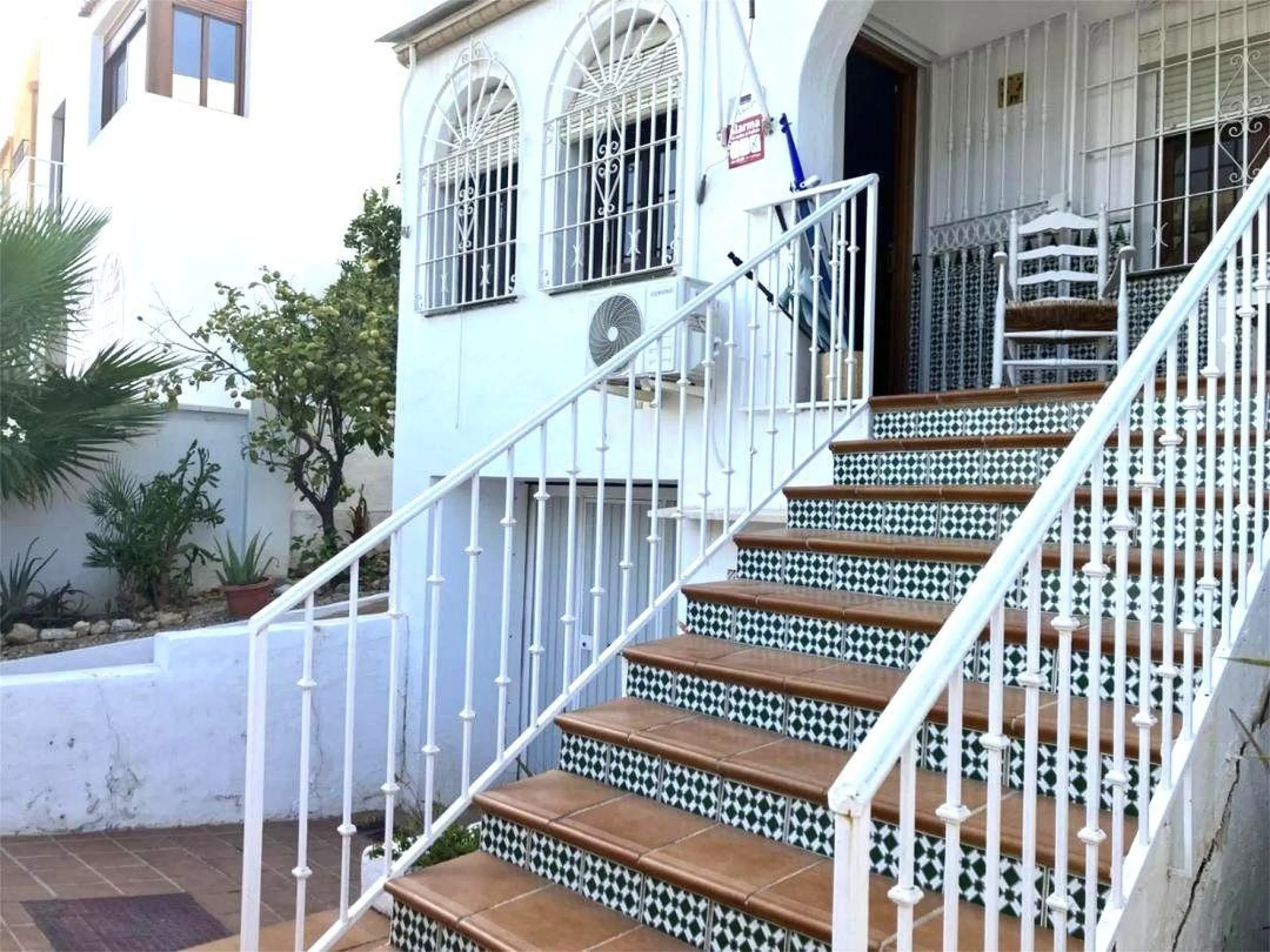 House - Semi-Detached House в продаже в La Colina, Málaga. В доме 4 спален и 3 ванных комнат. Площадь дома 210 м²