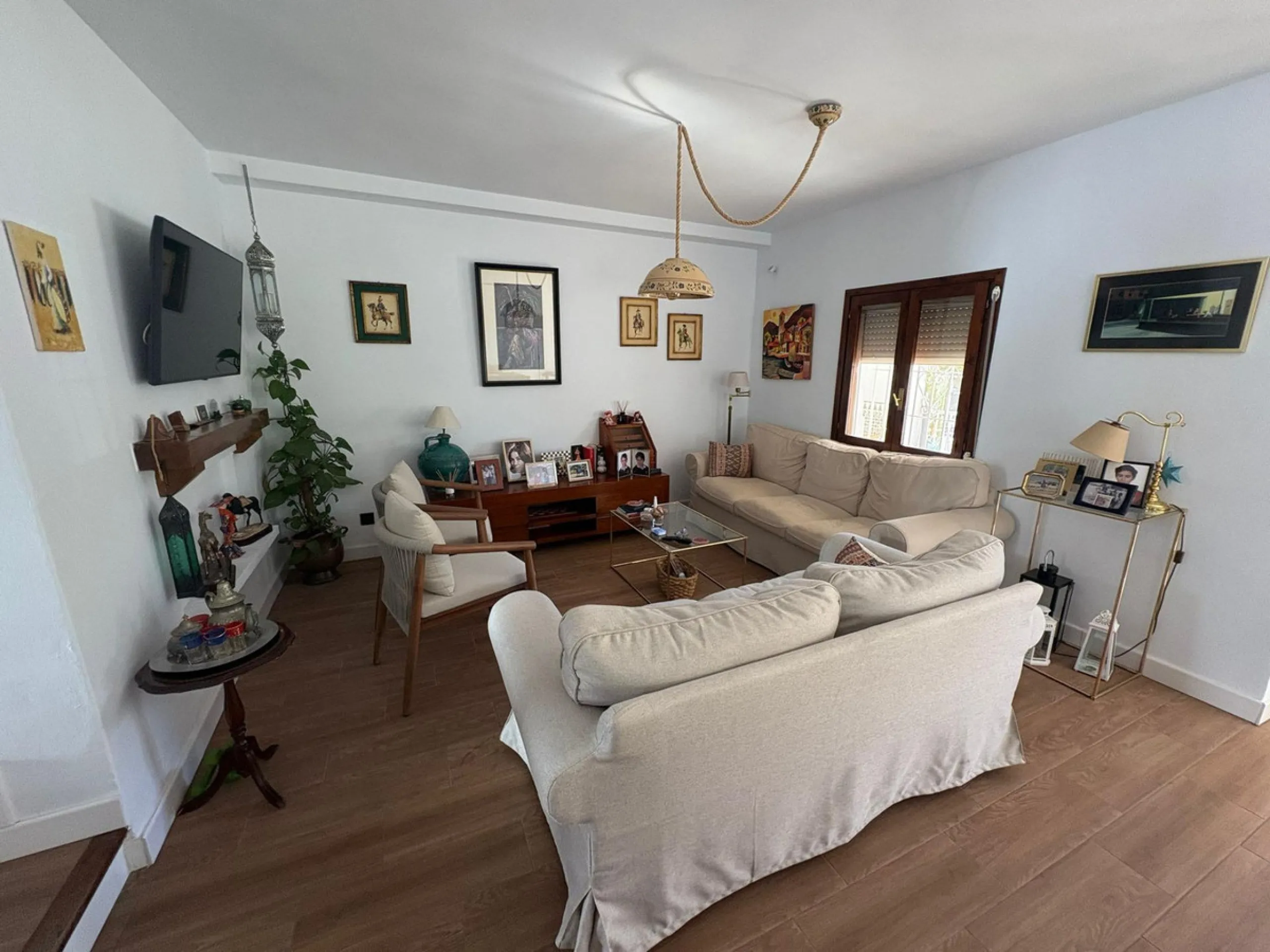 House - Semi-Detached House в продаже в La Colina, Málaga. В доме 4 спален и 3 ванных комнат. Площадь дома 210 м²
