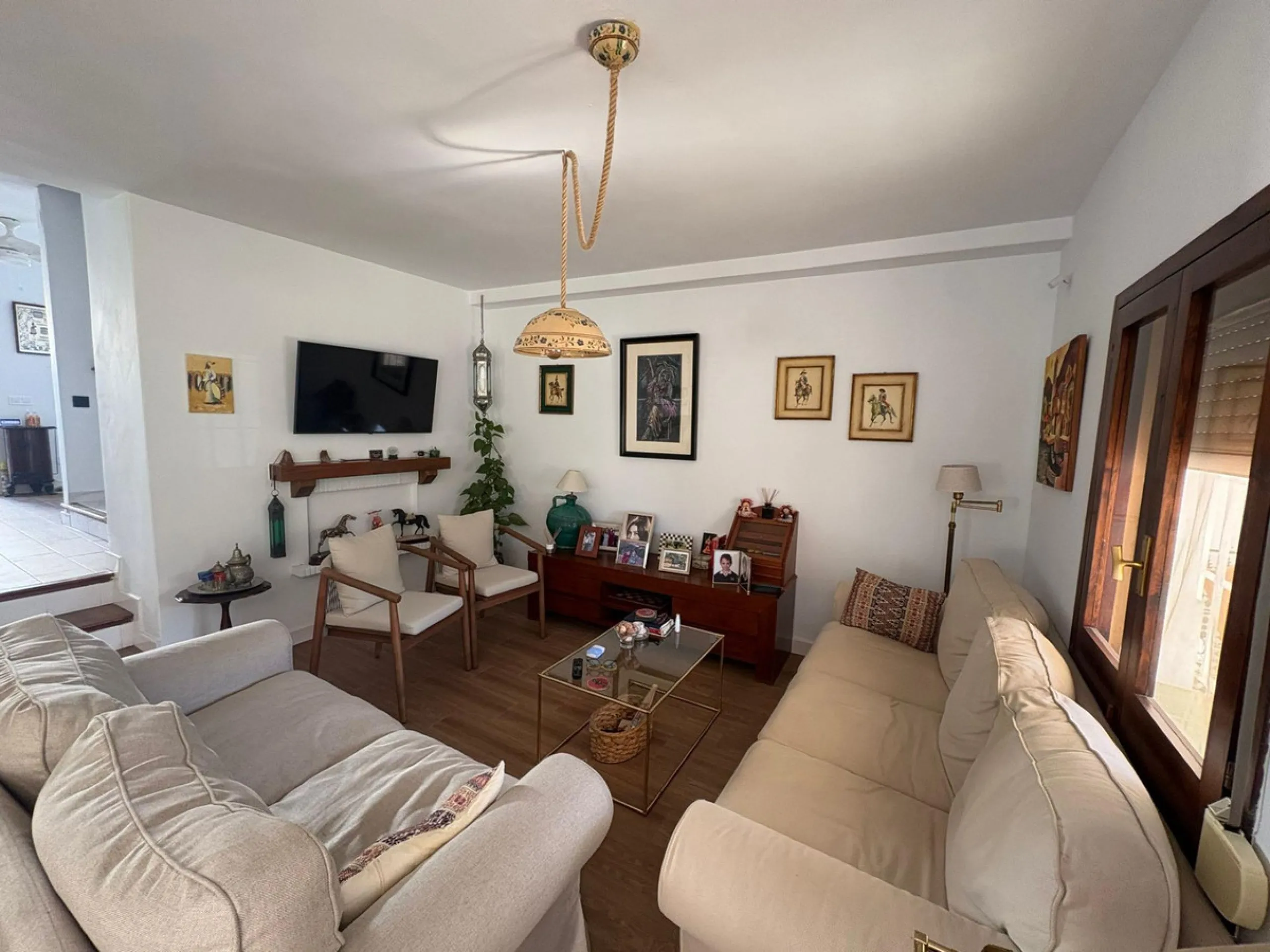 House - Semi-Detached House в продаже в La Colina, Málaga. В доме 4 спален и 3 ванных комнат. Площадь дома 210 м²