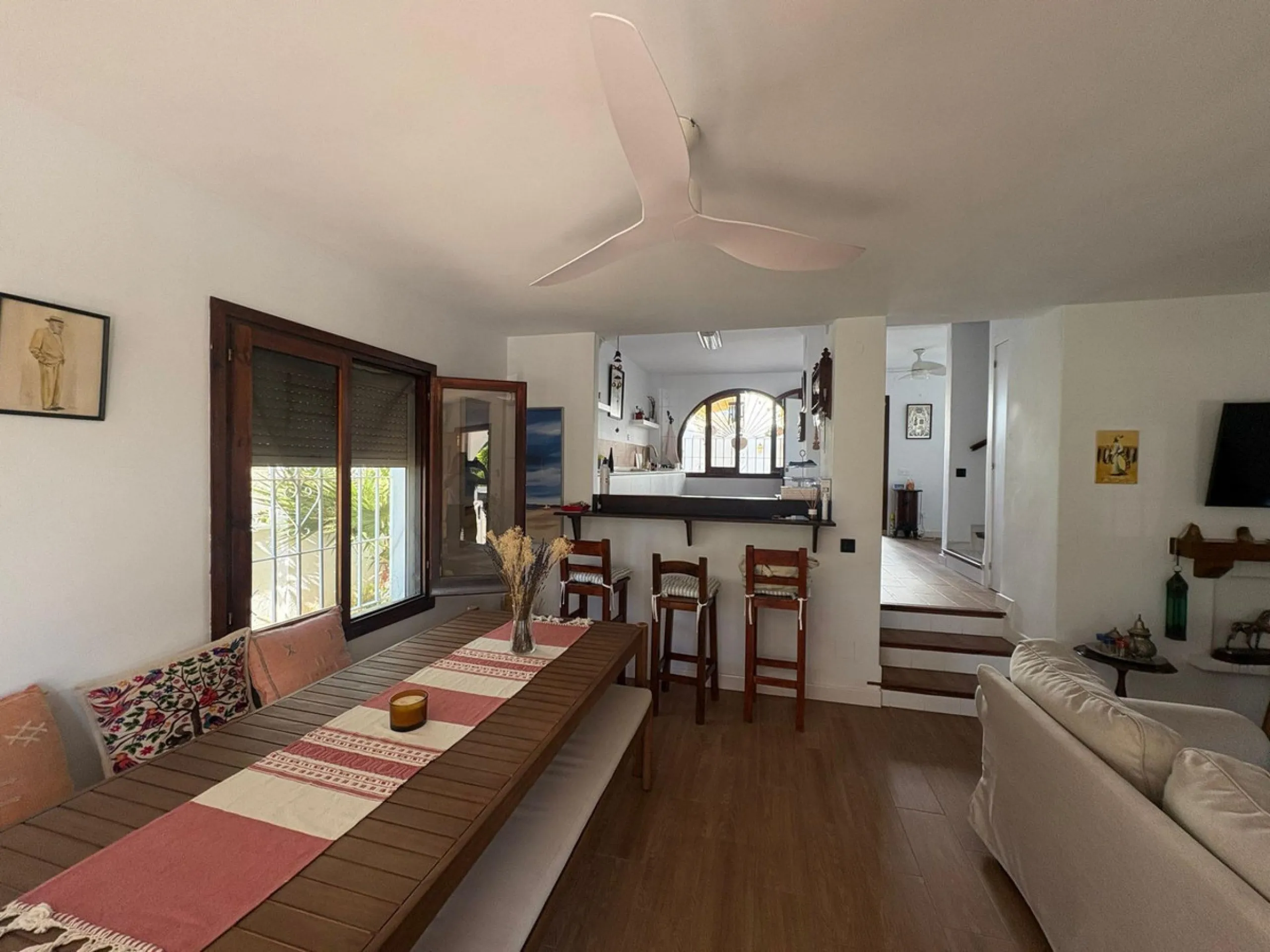 House - Semi-Detached House в продаже в La Colina, Málaga. В доме 4 спален и 3 ванных комнат. Площадь дома 210 м²