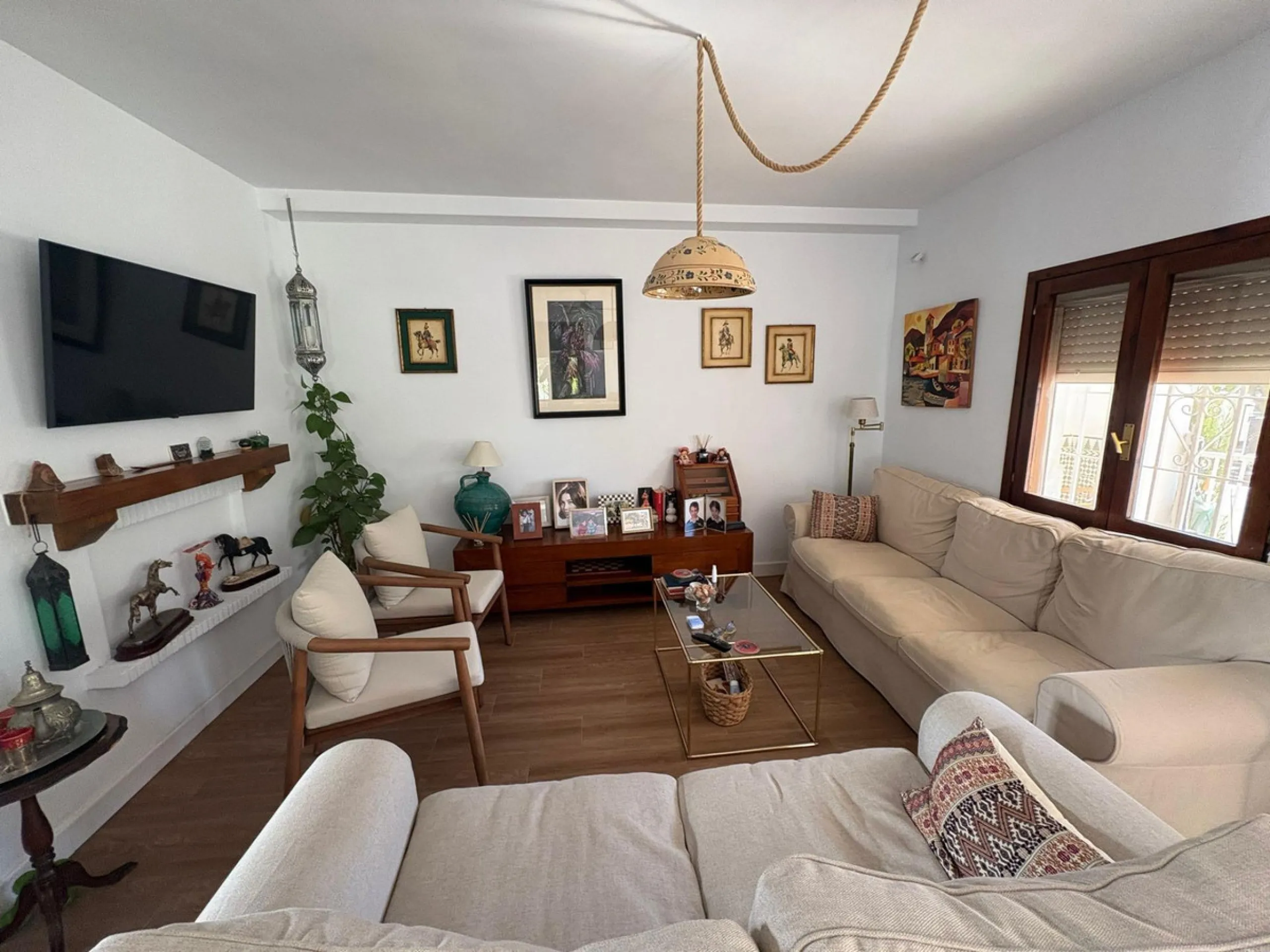 House - Semi-Detached House в продаже в La Colina, Málaga. В доме 4 спален и 3 ванных комнат. Площадь дома 210 м²