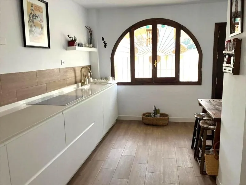 House - Semi-Detached House в продаже в La Colina, Málaga. В доме 4 спален и 3 ванных комнат. Площадь дома 210 м²
