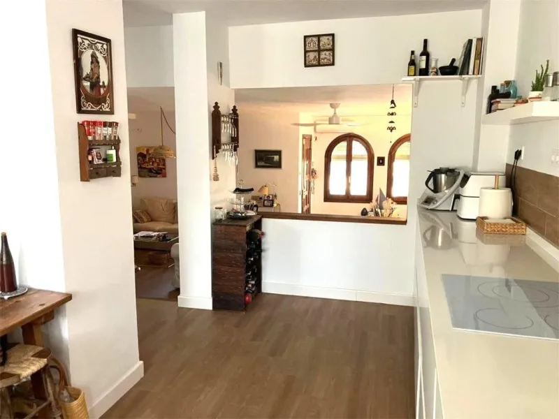 House - Semi-Detached House в продаже в La Colina, Málaga. В доме 4 спален и 3 ванных комнат. Площадь дома 210 м²