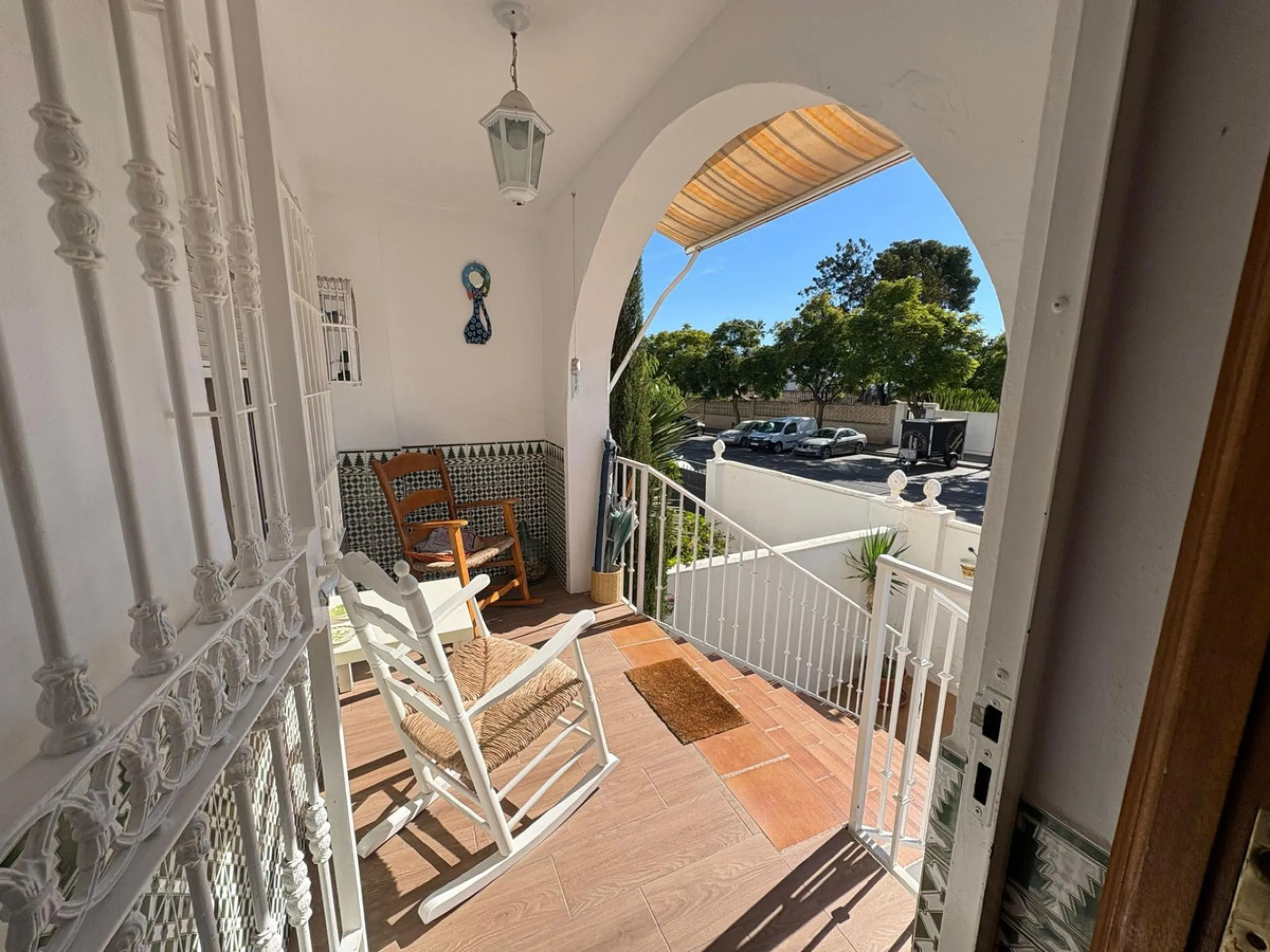 House - Semi-Detached House в продаже в La Colina, Málaga. В доме 4 спален и 3 ванных комнат. Площадь дома 210 м²