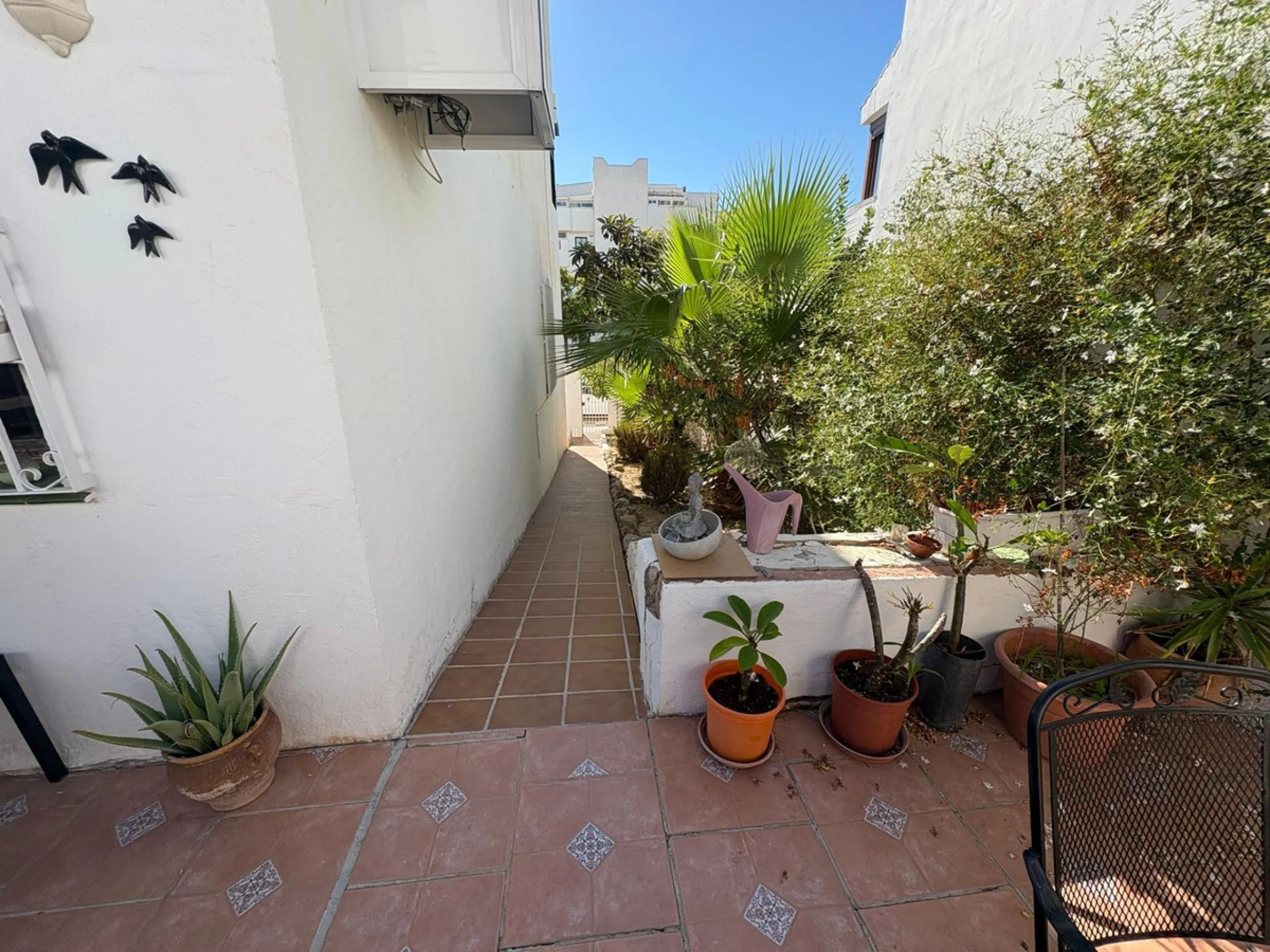 House - Semi-Detached House в продаже в La Colina, Málaga. В доме 4 спален и 3 ванных комнат. Площадь дома 210 м²