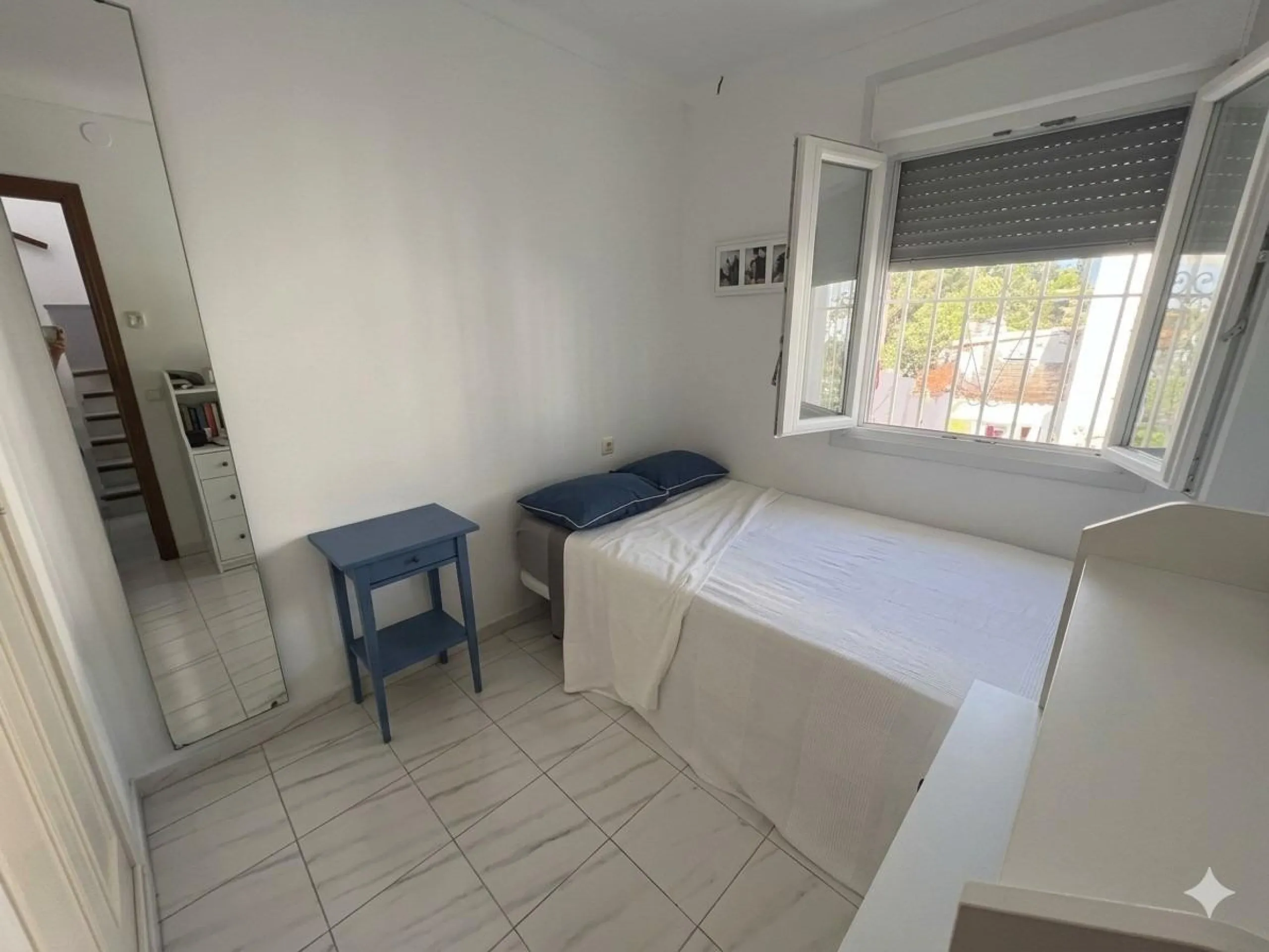 House - Semi-Detached House в продаже в La Colina, Málaga. В доме 4 спален и 3 ванных комнат. Площадь дома 210 м²