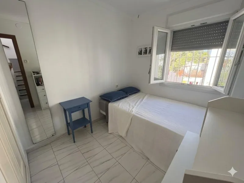 House - Semi-Detached House в продаже в La Colina, Málaga. В доме 4 спален и 3 ванных комнат. Площадь дома 210 м²