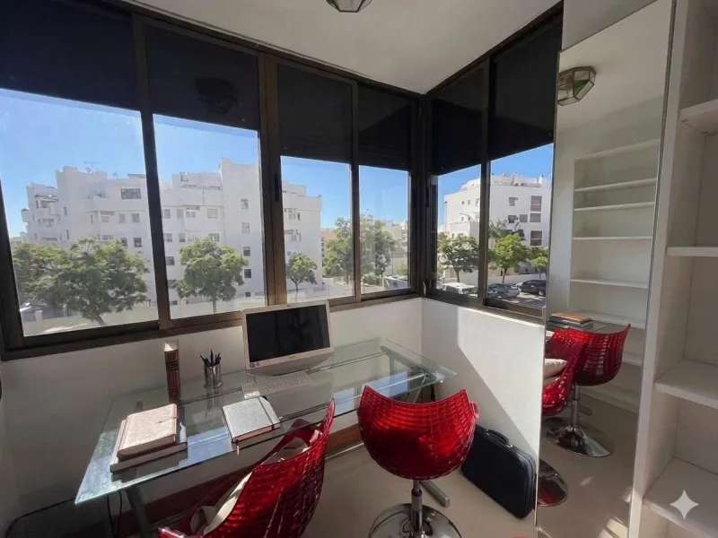 House - Semi-Detached House в продаже в La Colina, Málaga. В доме 4 спален и 3 ванных комнат. Площадь дома 210 м²