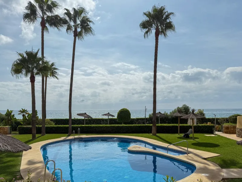 Just reduced, offers over €599,950. A rare find. Front line beach complex in la Cala de Mijas. 2 bedroom, 2 bathroom, west facing reformed apartment. The apartment has the benefit of an underground garage, store room, tennis and padel courts. Superb holid