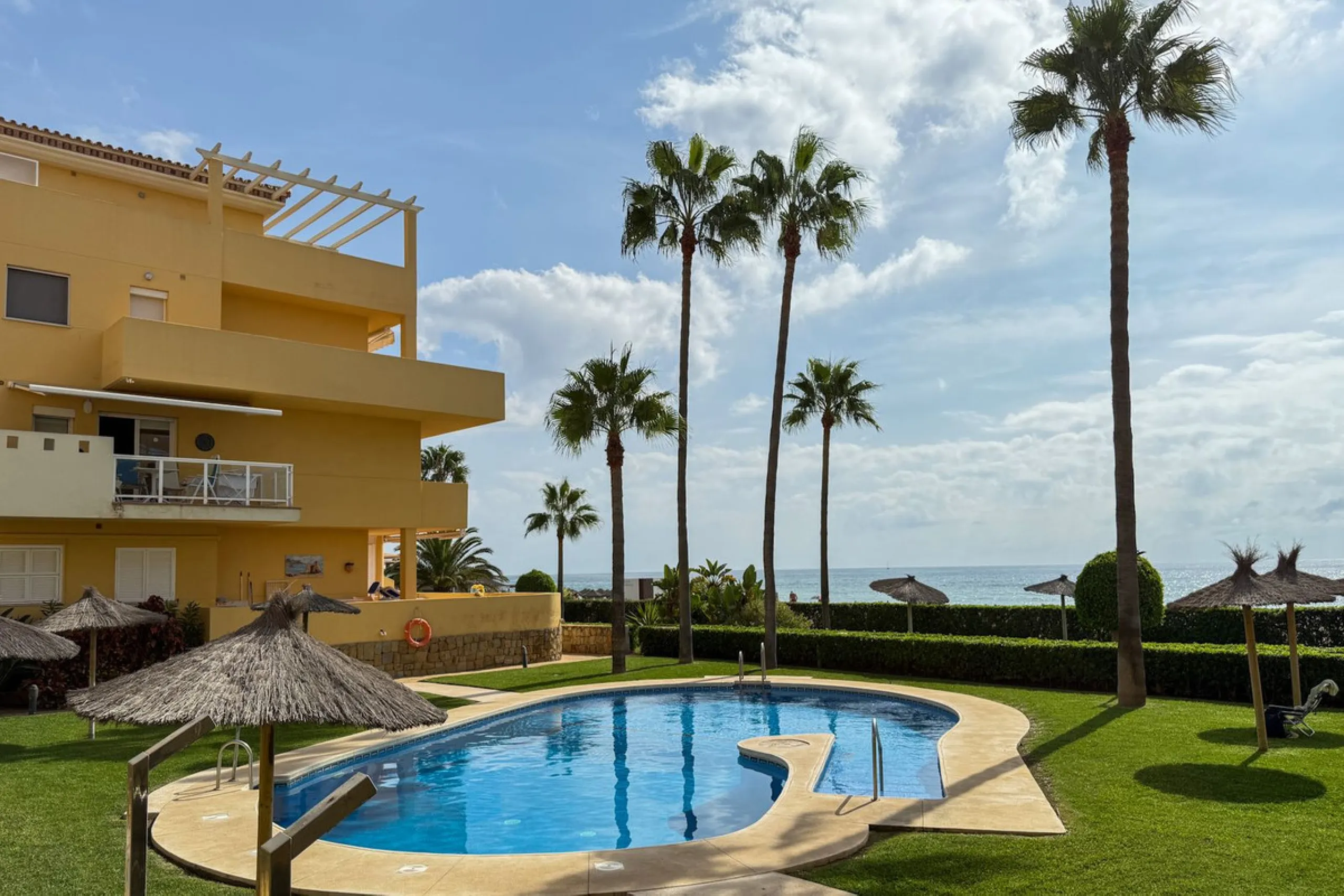 Apartment - Middle Floor Apartment в продаже в Mijas, Málaga. В доме 2 спален и 2 ванных комнат. Площадь дома 90 м²