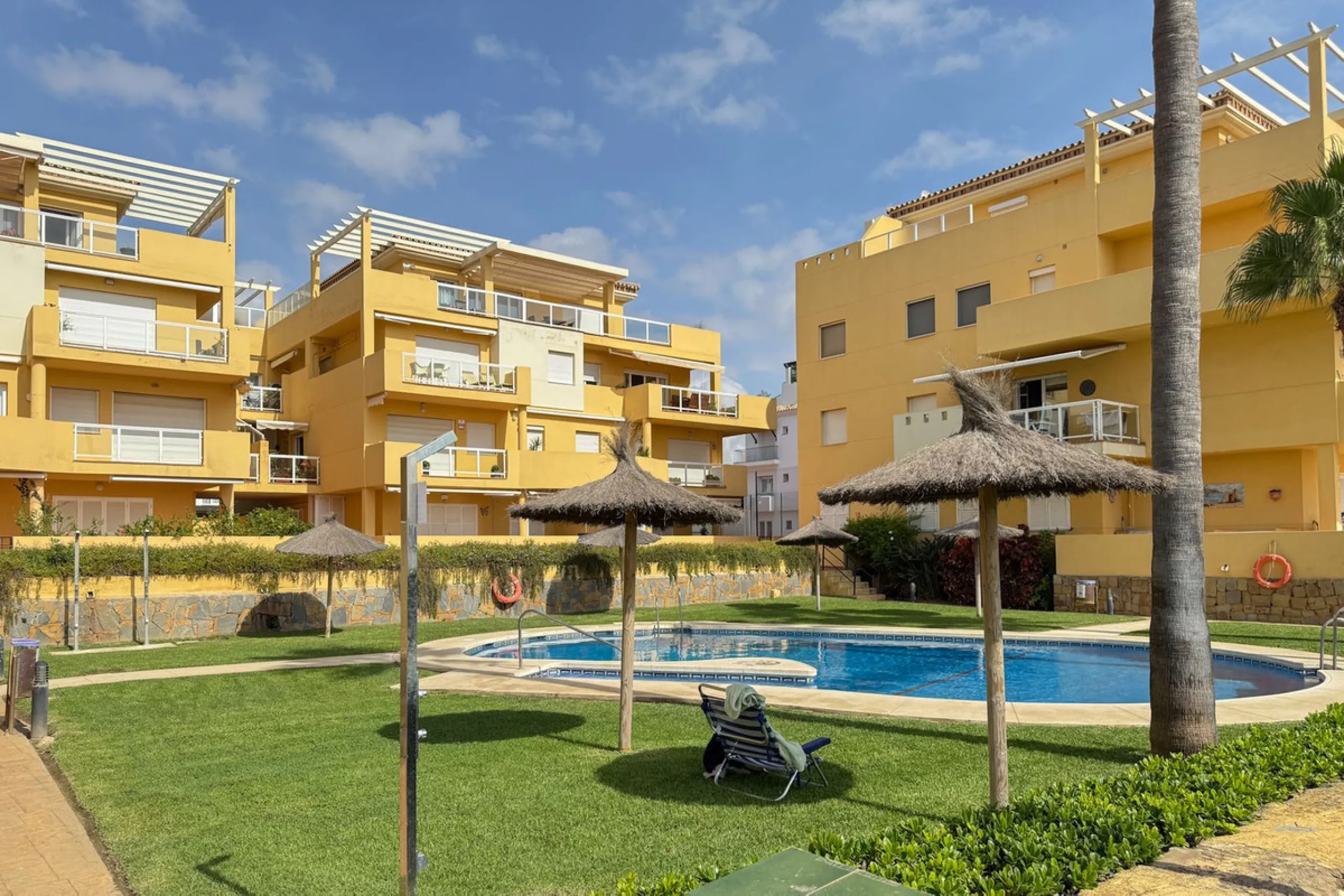 Apartment - Middle Floor Apartment в продаже в Mijas, Málaga. В доме 2 спален и 2 ванных комнат. Площадь дома 90 м²