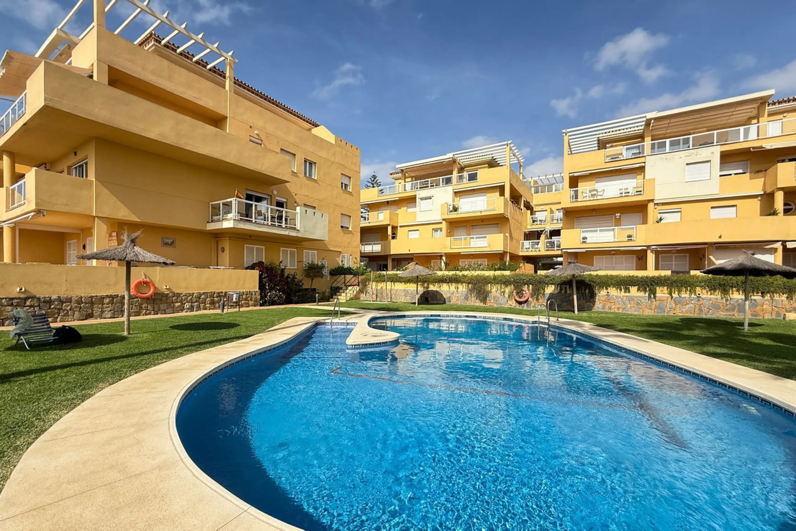 Apartment - Middle Floor Apartment в продаже в Mijas, Málaga. В доме 2 спален и 2 ванных комнат. Площадь дома 90 м²