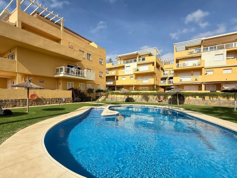 Apartment - Middle Floor Apartment в продаже в Mijas, Málaga. В доме 2 спален и 2 ванных комнат. Площадь дома 90 м²