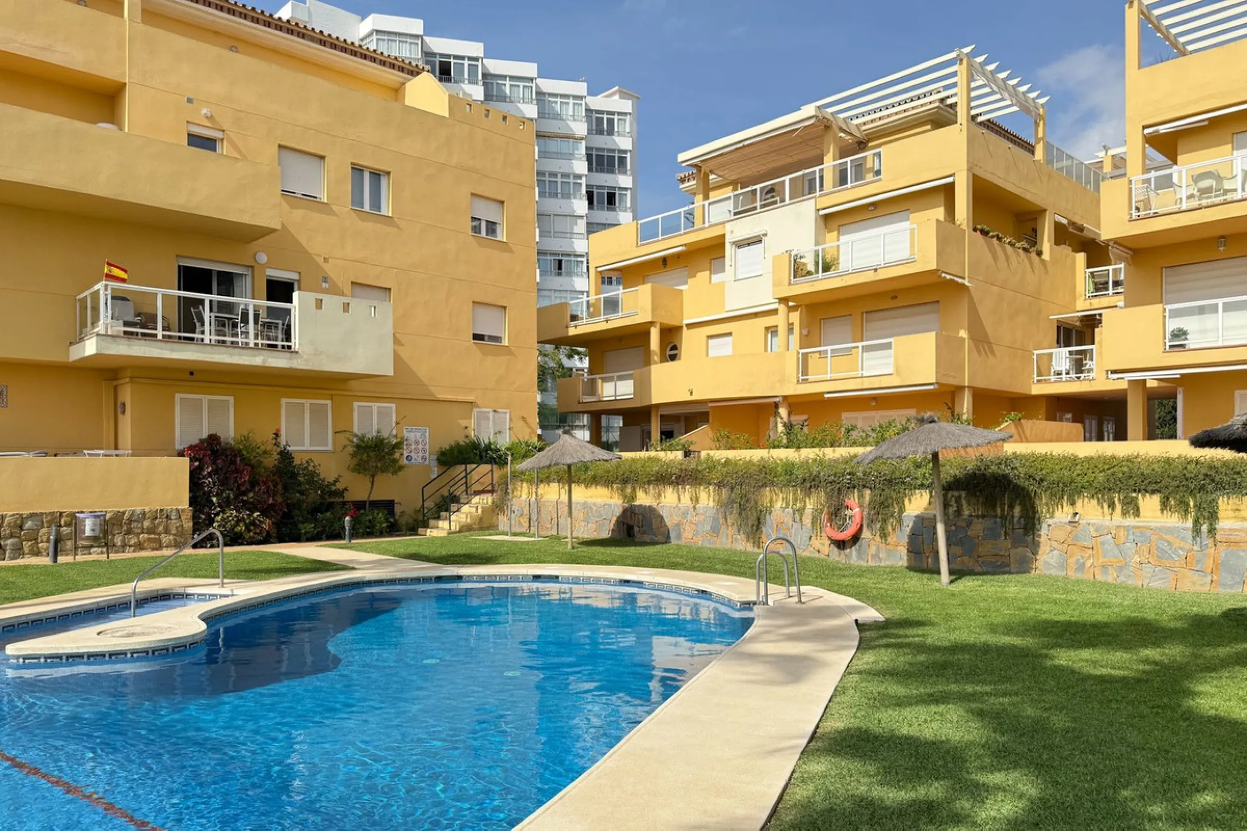 Apartment - Middle Floor Apartment в продаже в Mijas, Málaga. В доме 2 спален и 2 ванных комнат. Площадь дома 90 м²