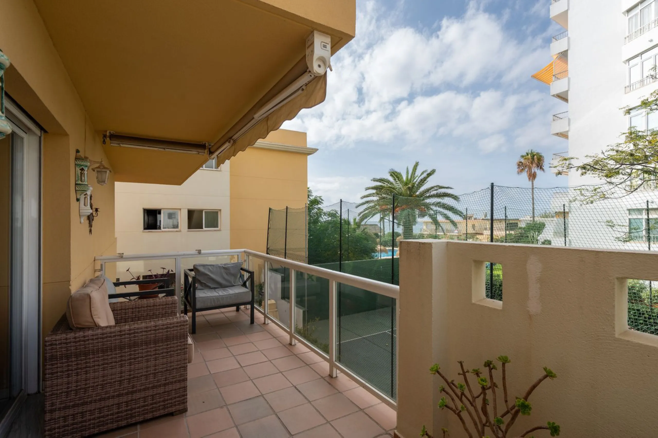 Apartment - Middle Floor Apartment в продаже в Mijas, Málaga. В доме 2 спален и 2 ванных комнат. Площадь дома 90 м²