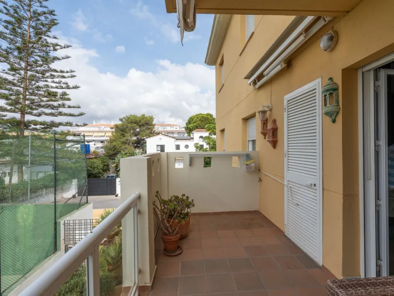 Apartment - Middle Floor Apartment в продаже в Mijas, Málaga. В доме 2 спален и 2 ванных комнат. Площадь дома 90 м²