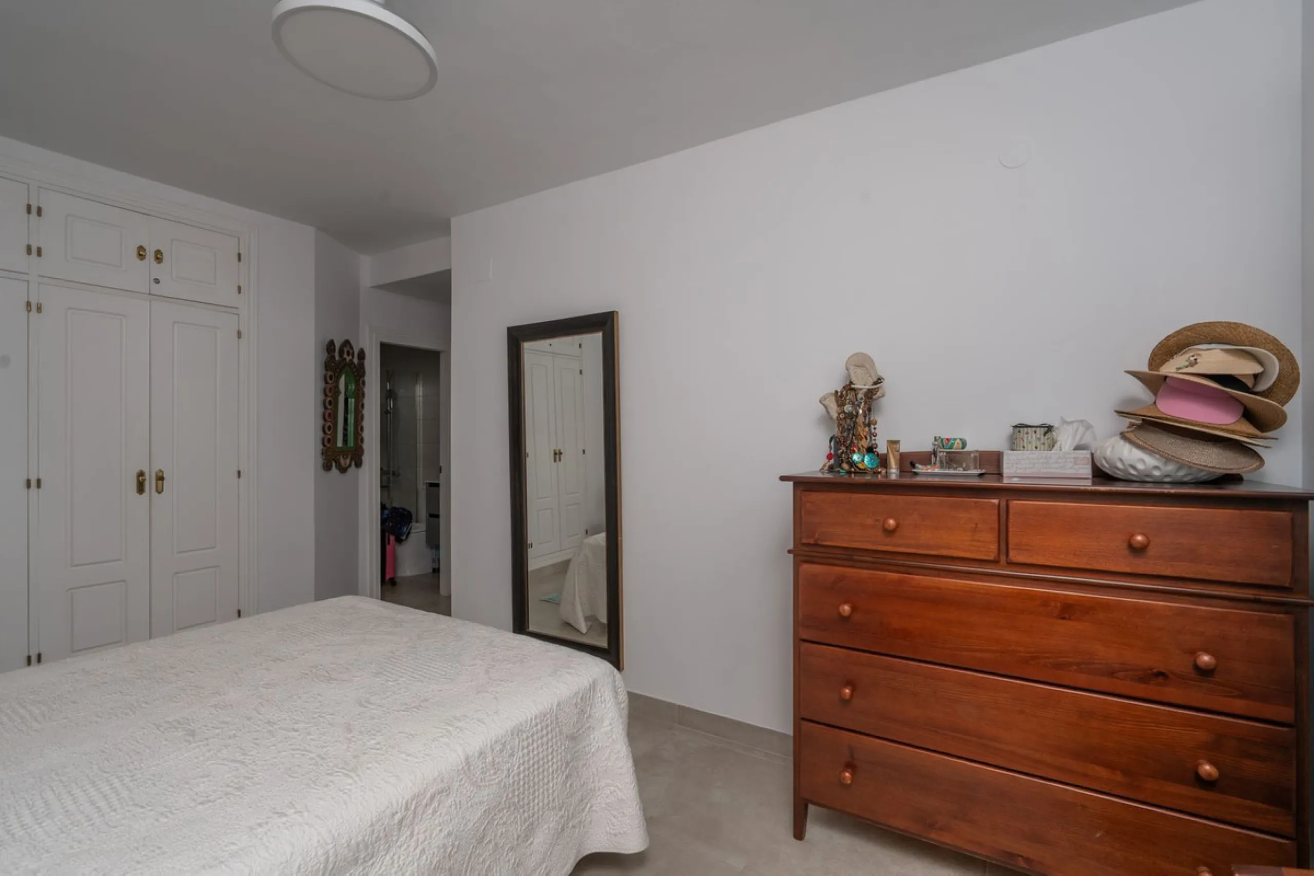 Apartment - Middle Floor Apartment в продаже в Mijas, Málaga. В доме 2 спален и 2 ванных комнат. Площадь дома 90 м²