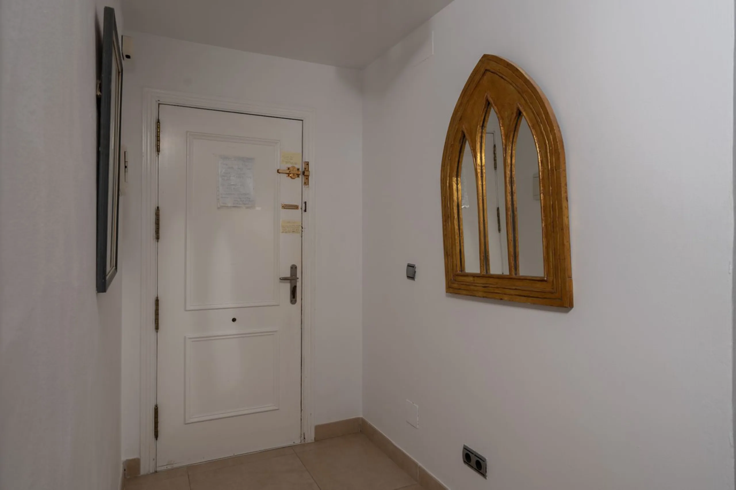 Apartment - Middle Floor Apartment в продаже в Mijas, Málaga. В доме 2 спален и 2 ванных комнат. Площадь дома 90 м²