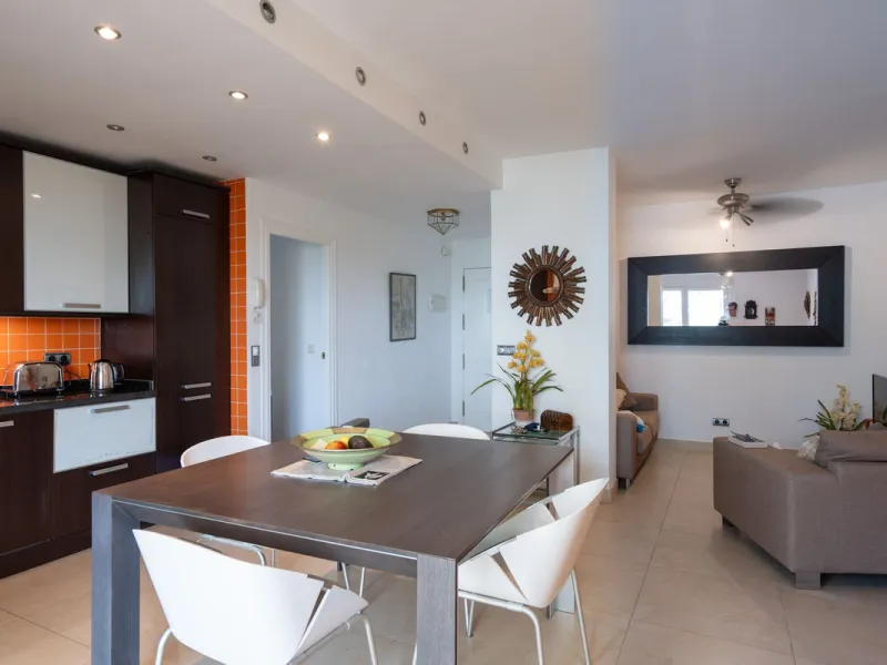 Apartment - Middle Floor Apartment в продаже в Mijas, Málaga. В доме 2 спален и 2 ванных комнат. Площадь дома 90 м²