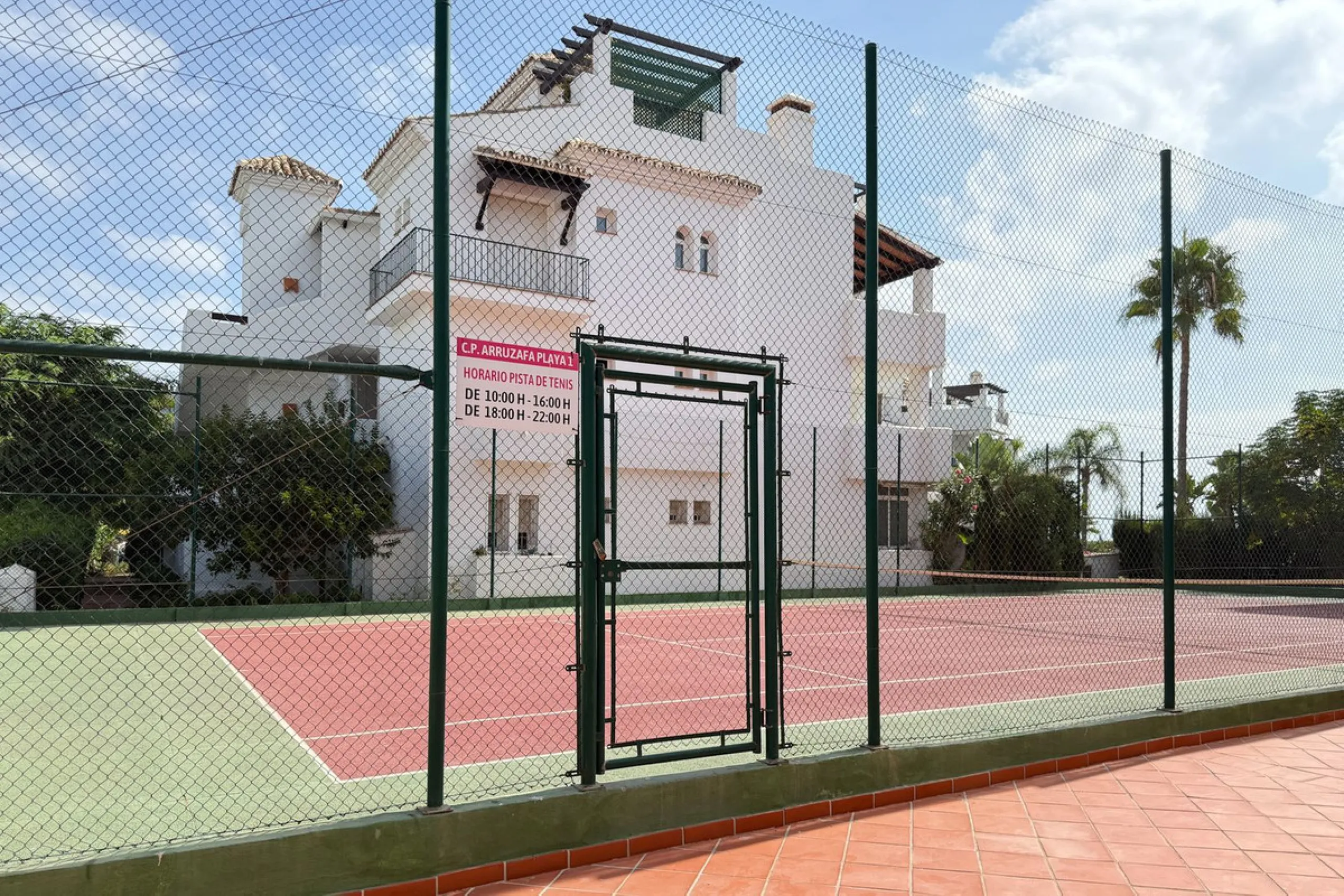 Apartment - Middle Floor Apartment в продаже в Mijas, Málaga. В доме 2 спален и 2 ванных комнат. Площадь дома 90 м²