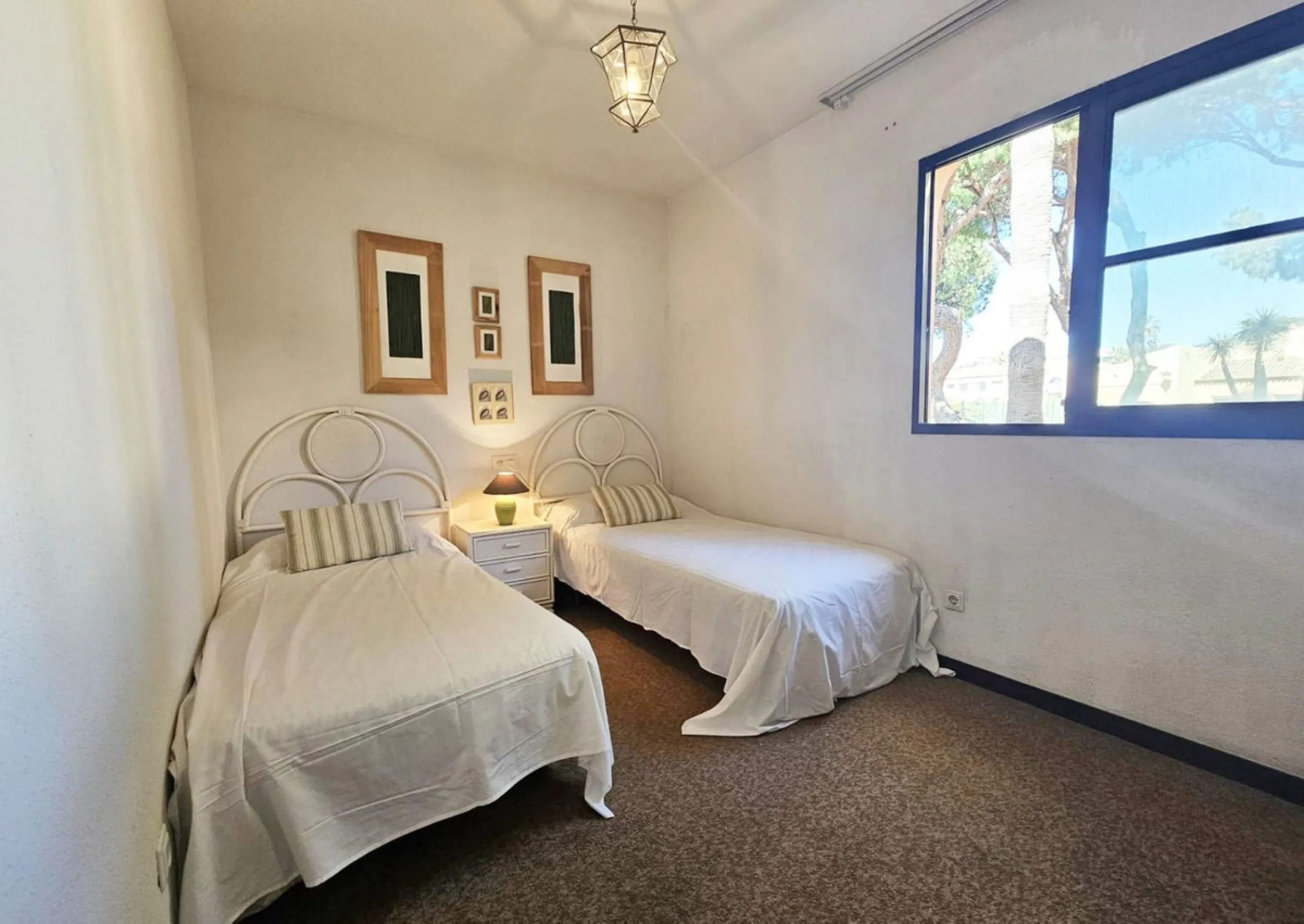 2-Bedroom Apartment for Sale in Doña Lola, Calahonda – Beachfront Location