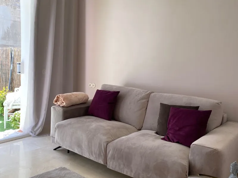 Discover this charming 3-bedroom, 2-bathroom townhouse in Istan, offering stunning lake views. Nestled in a serene location, this property combines modern living with natural beauty. The spacious interior includes a bright living area, a well-equipped kit