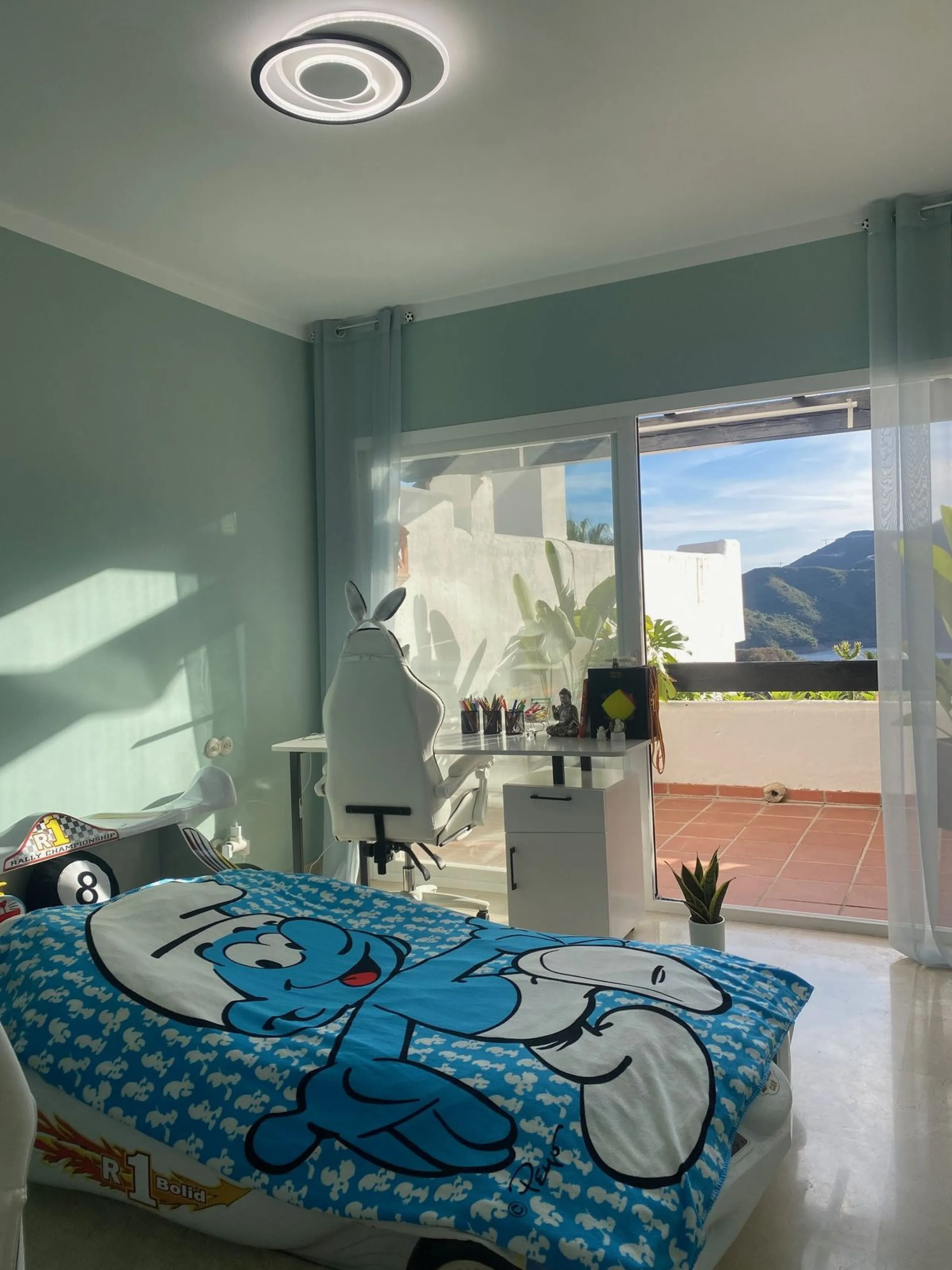 Discover this charming 3-bedroom, 2-bathroom townhouse in Istan, offering stunning lake views. Nestled in a serene location, this property combines modern living with natural beauty. The spacious interior includes a bright living area, a well-equipped kit