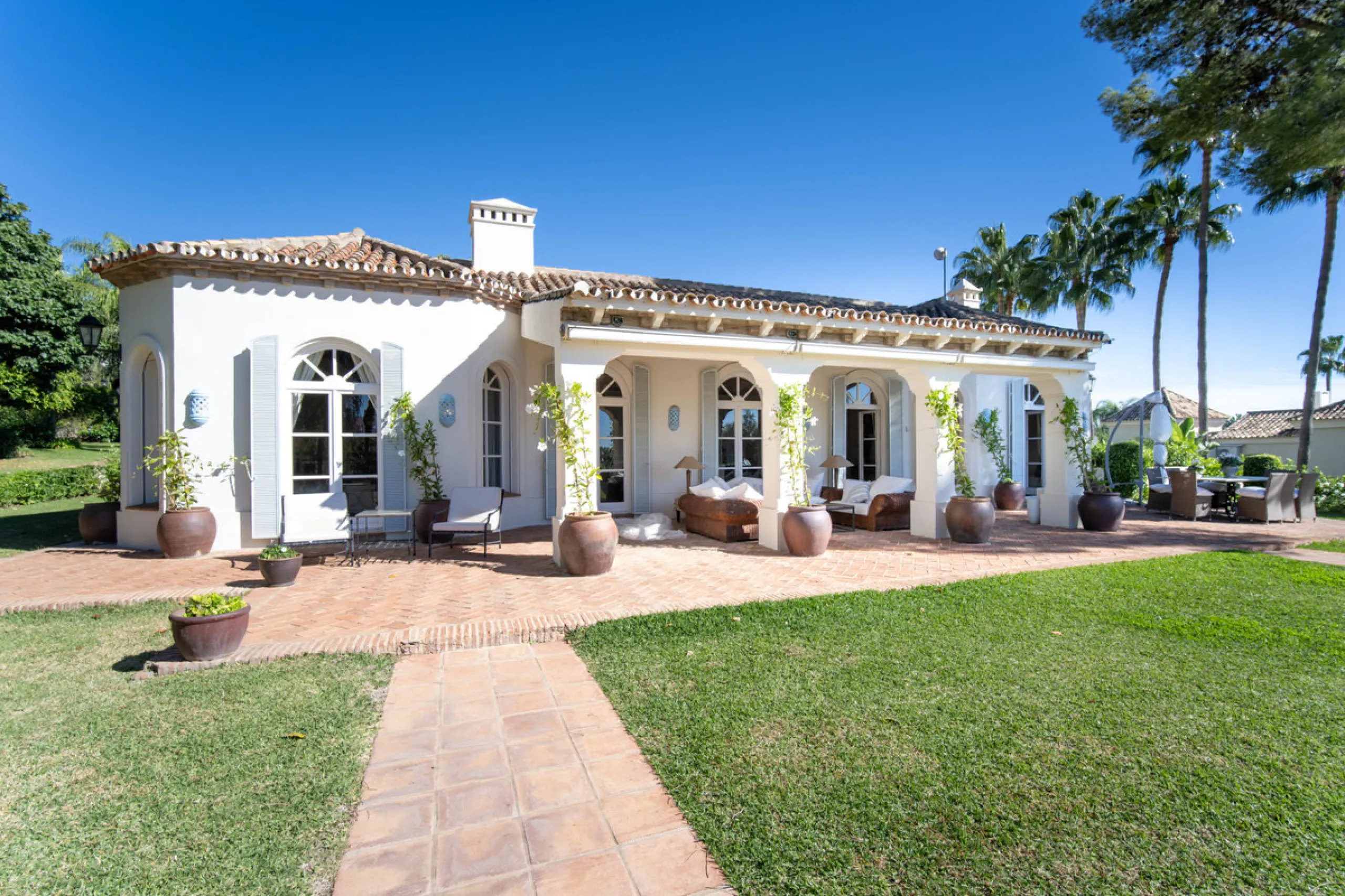 Mediterrane Villa mit außergewöhnlicher Privatsphäre in Altos Reales, Marbella