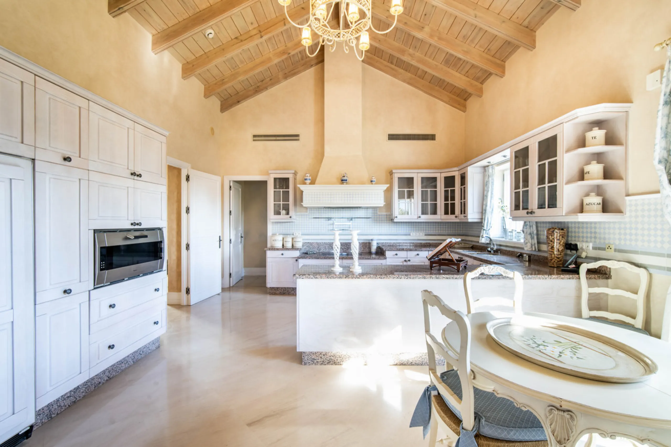 Mediterrane Villa mit außergewöhnlicher Privatsphäre in Altos Reales, Marbella
