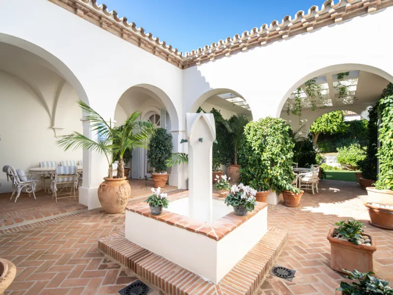 Mediterrane Villa mit außergewöhnlicher Privatsphäre in Altos Reales, Marbella